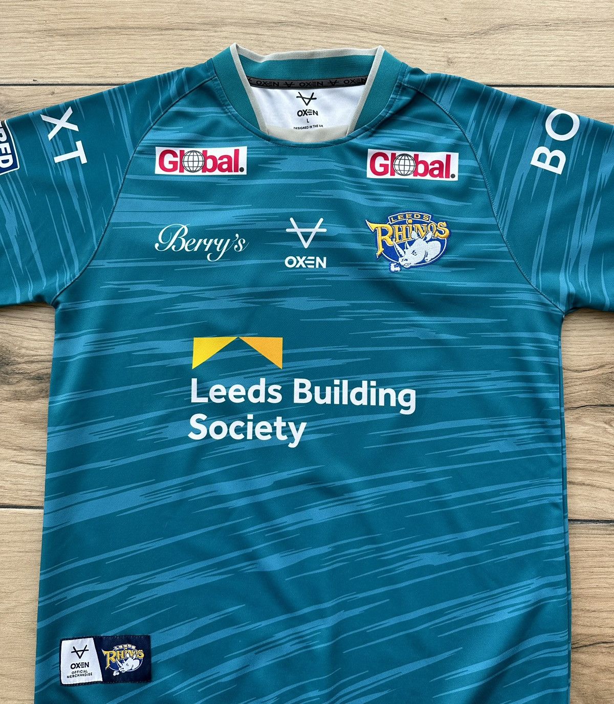 Other Leeds Rhinos Unusual Oxen Rugby League Shirt Men's Size L Size US L / EU 52-54 / 3 - 3 Thumbnail