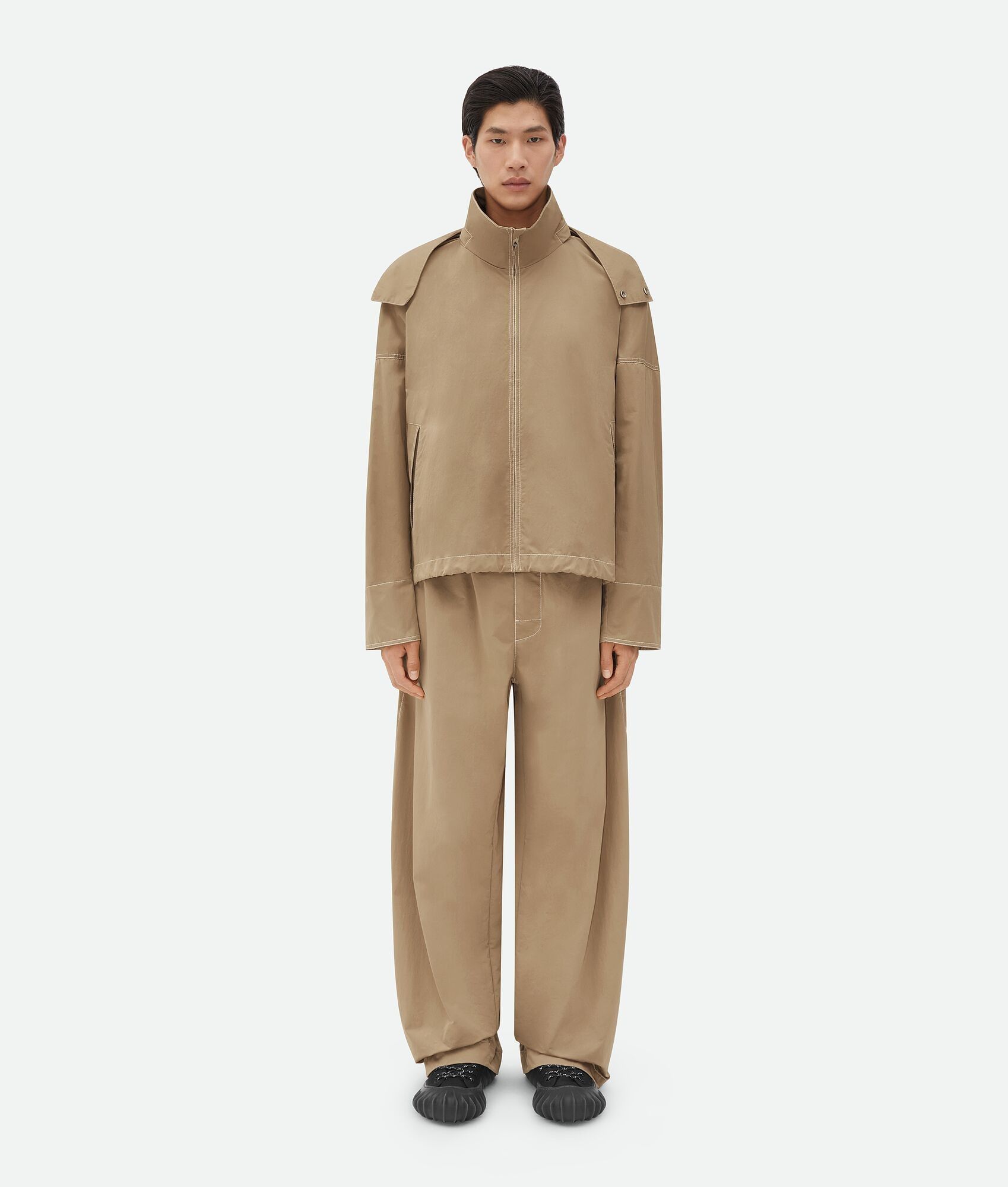 Bottega Veneta o1n1vont1224 Tech Nylon Hooded Blouson Jacket in Brown Size US L / EU 52-54 / 3 - 1 Thumbnail