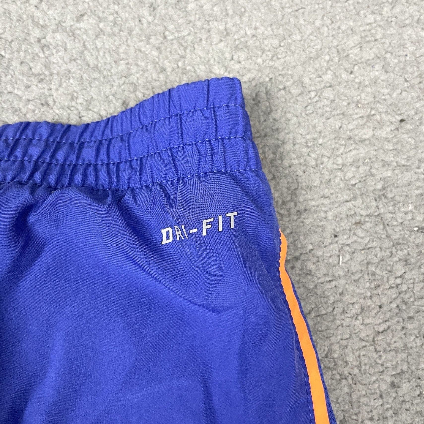 Nike VINTAGE Nike Dri Fit Womens Small Blue Elastic Waist Athletic Lined Shorts Run S Kid? Size 28" / US 6 / IT 42 - 7 Thumbnail