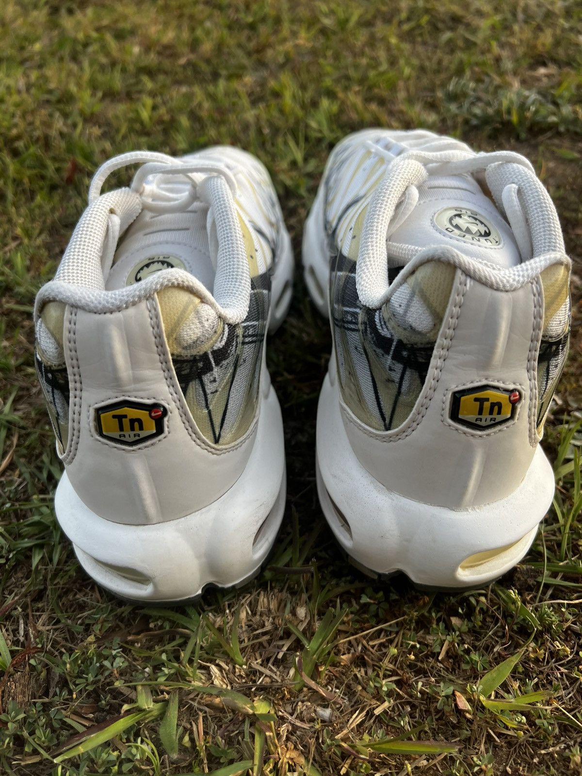 Nike CLEAN Nike Air Max Plus size 12 Mens La Requin White shoes Size US 12 / EU 45 - 12 Thumbnail