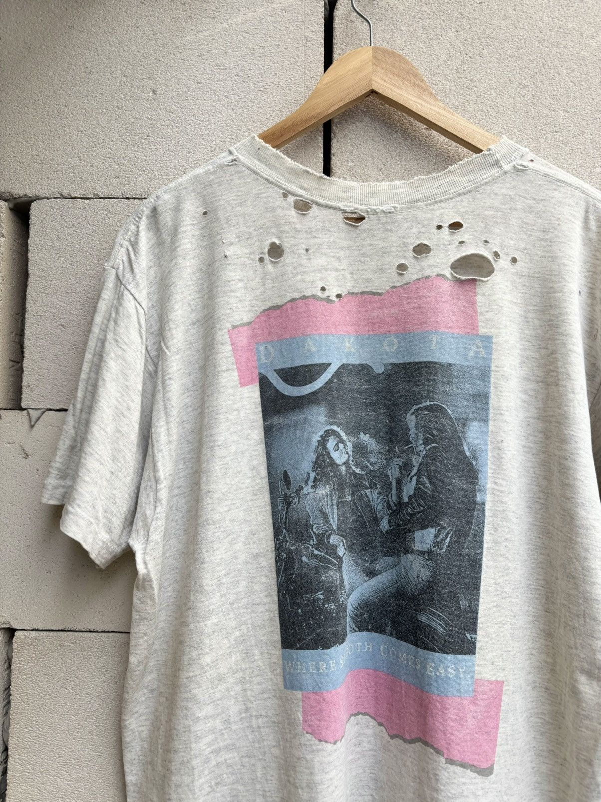 Vintage Thrashed Faded DAKOTA Tee Shirt Distressed ERD Size US L / EU 52-54 / 3 - 1 Thumbnail