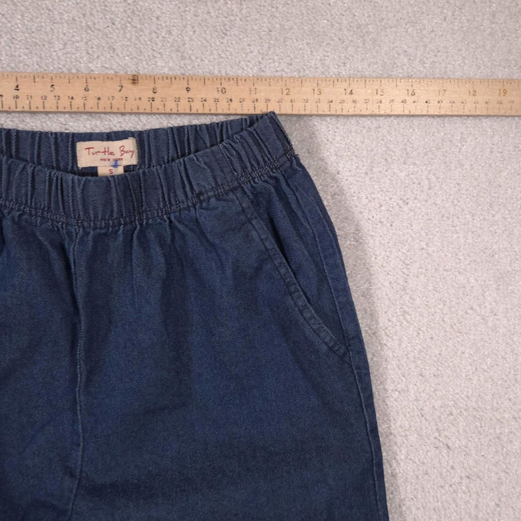 Denime Turtle Bay Jeans Womens Small Denim Elastic Waist Pull On Capri Capri Jeans Casual Pants (S) Blue Denim Pull On Relaxed Straight 20in Inseam Womens Size 28" / US 6 / IT 42 - 7 Thumbnail