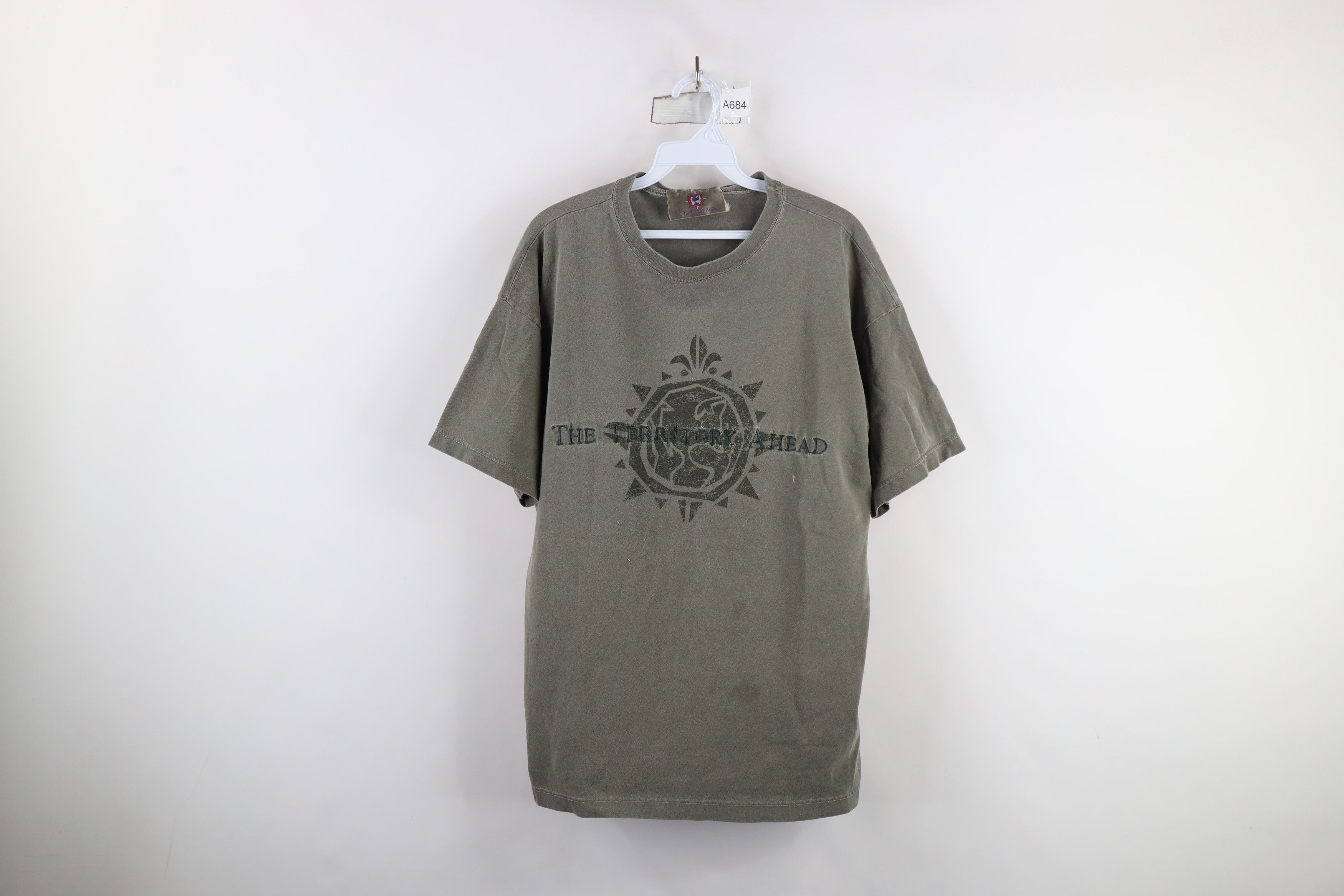 Vintage Vintage 90s The Territory Ahead Tribal Sun T-Shirt Green USA Size US S / EU 44-46 / 1 - 1 Thumbnail
