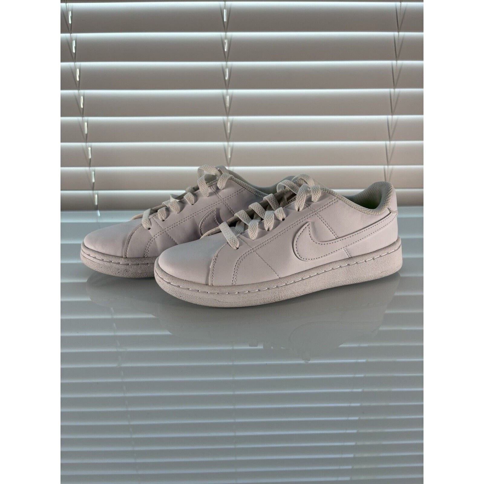 Nike Nike Court Royale 2 White Leather Sneaker Shoes (5.5y) Size US 5.5 / EU 38 - 1 Thumbnail