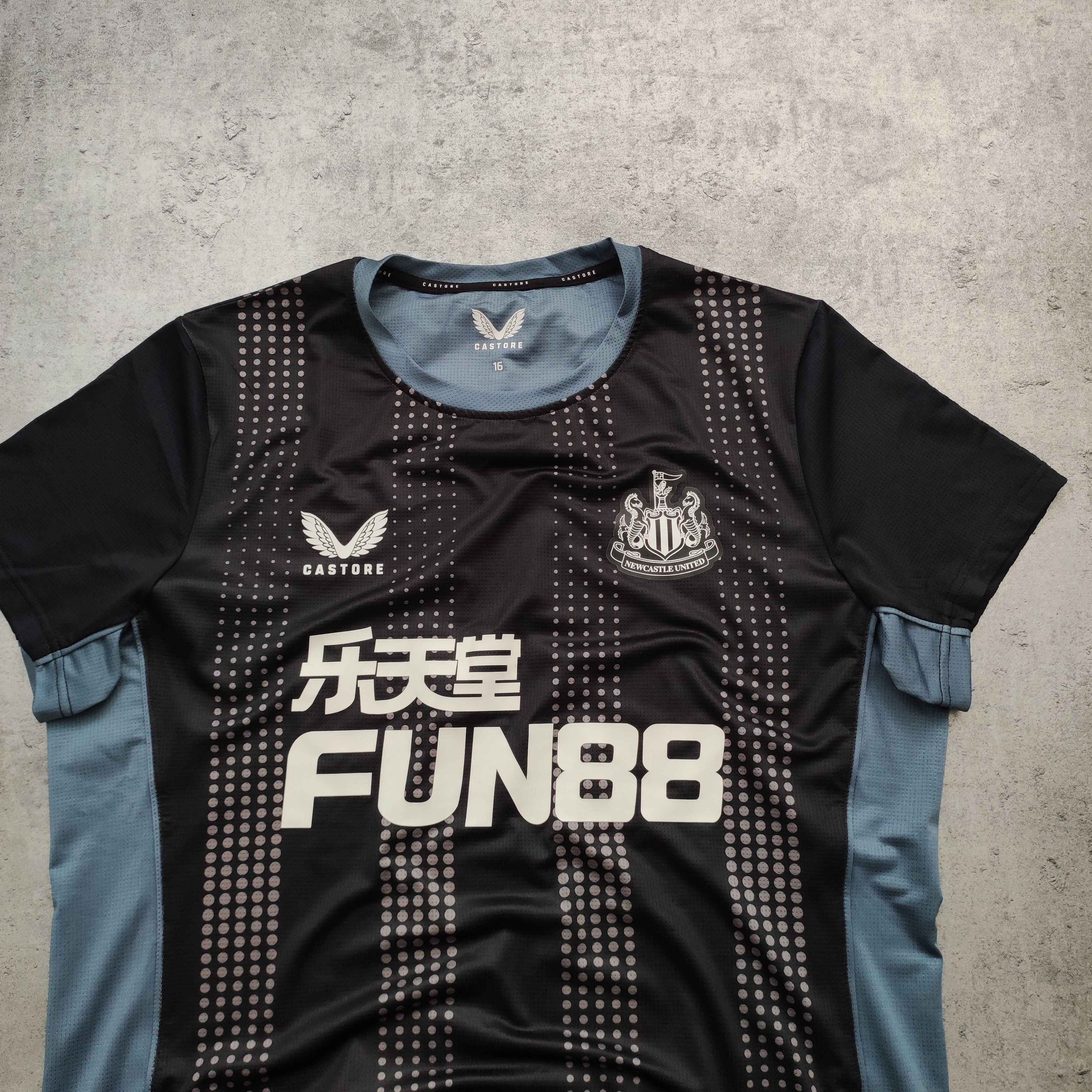 Other RARE Castore Newcastle United 2023 Training Football Jersey Size XL / US 12-14 / IT 48-50 - 3 Thumbnail