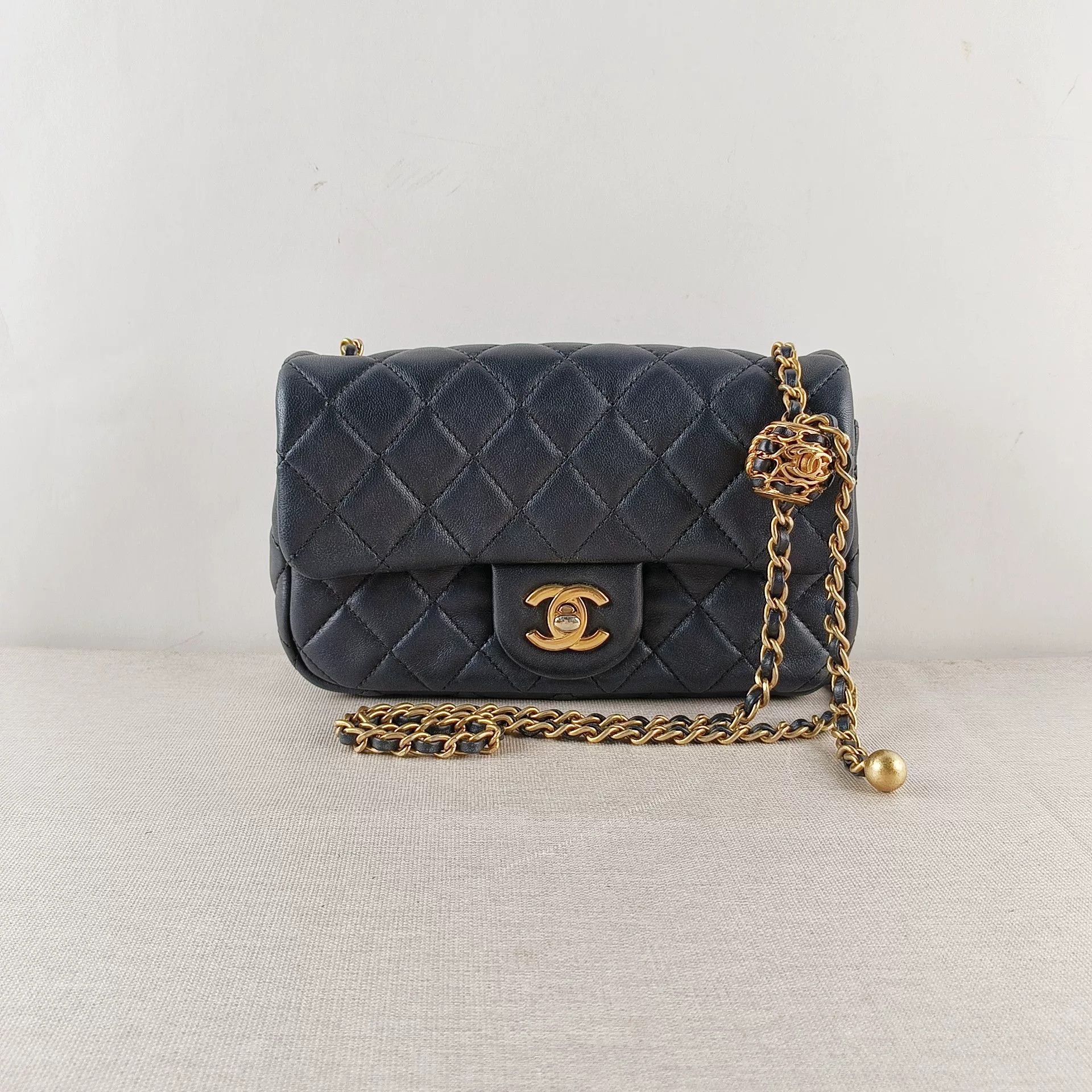 Chanel Pre-loved Bag Very good condition Size ONE SIZE - 1 Thumbnail