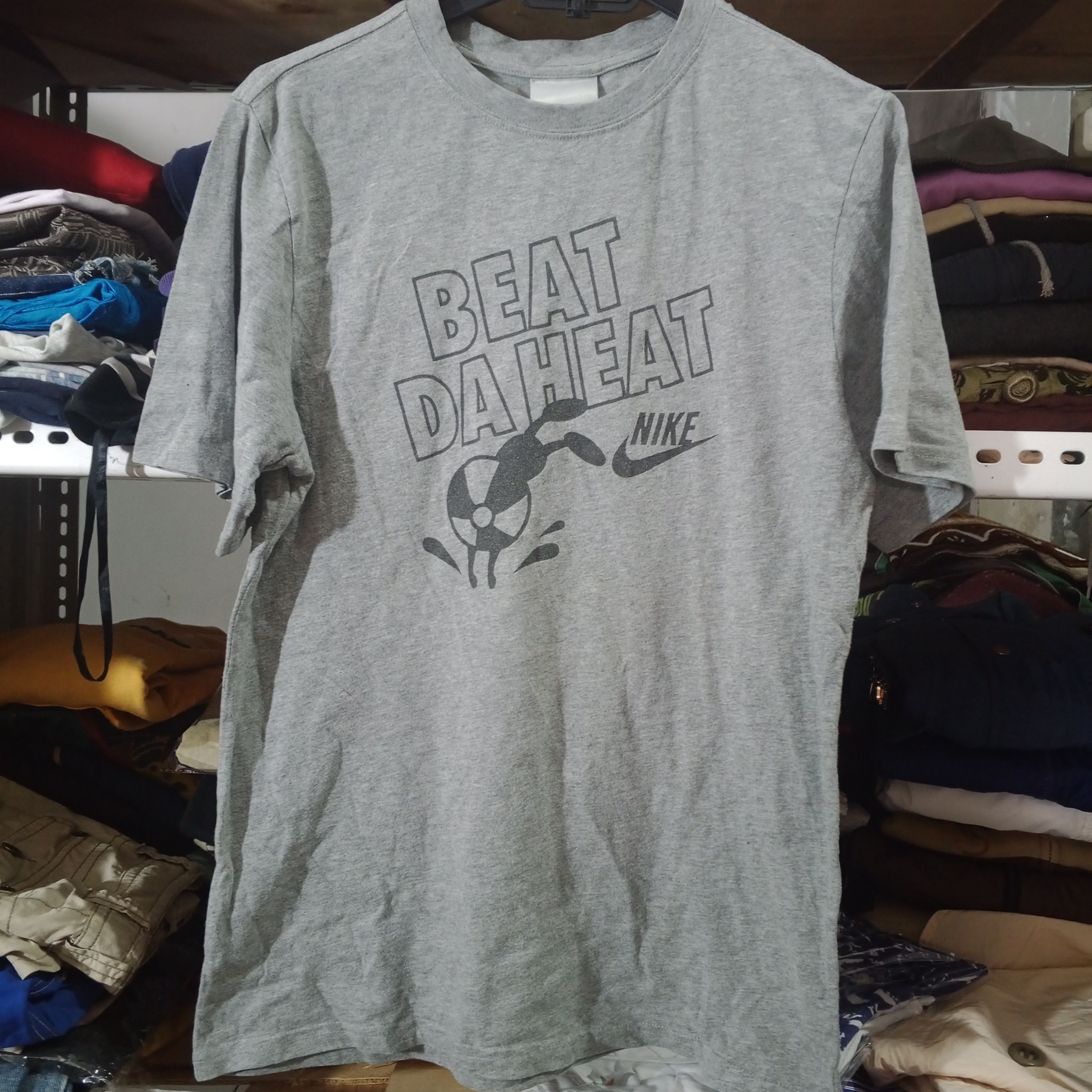 Nike Vintage Nike Beat Da Heat Grey T-Shirt Size US S / EU 44-46 / 1 - 1 Thumbnail
