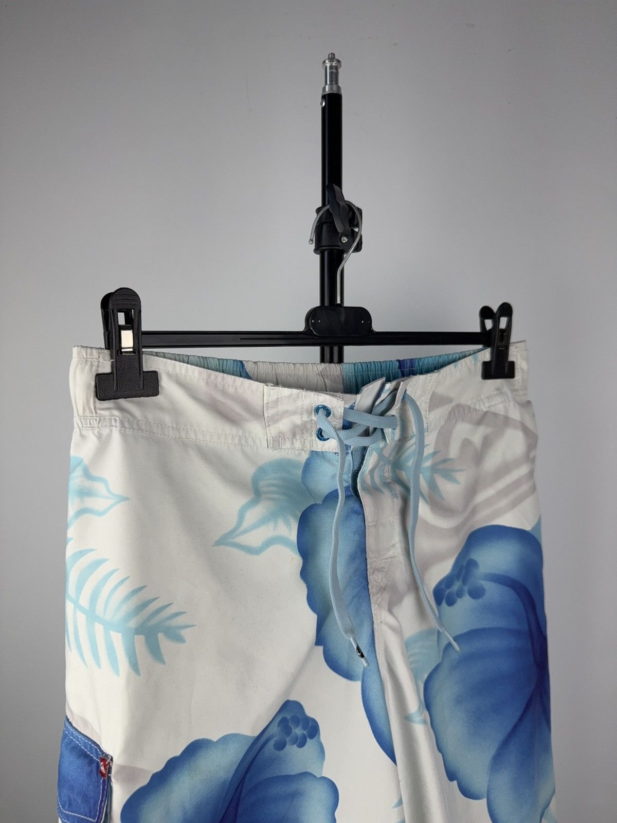 Quiksilver Quiksilver Hibiscus Floral Board Shorts Blue White S Size US 31 - 2 Thumbnail