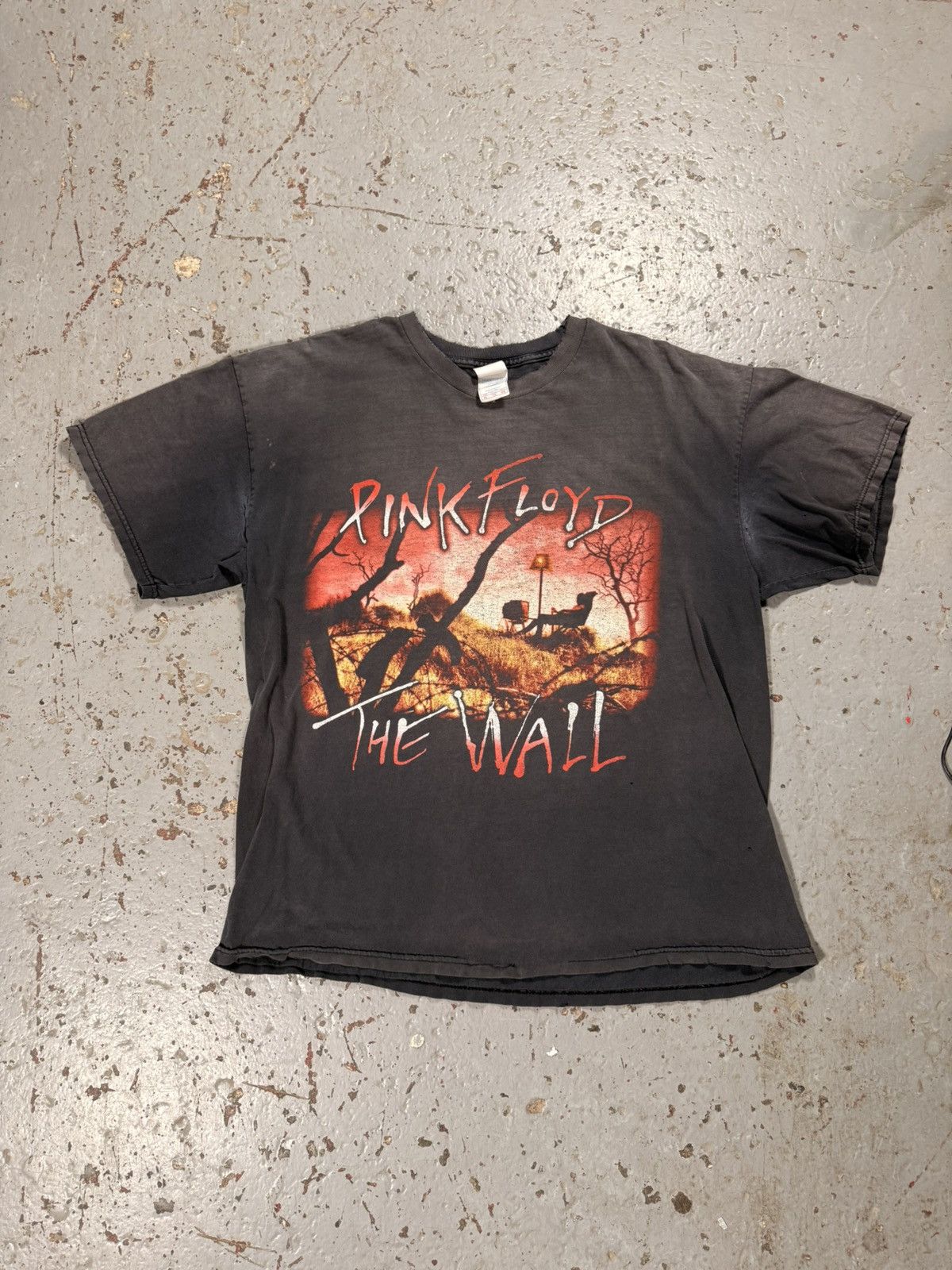 Pink Floyd Vintage Sun Faded Distressed Pink Floyd The Wall Ash Tee Size US XL / EU 56 / 4 - 1 Thumbnail