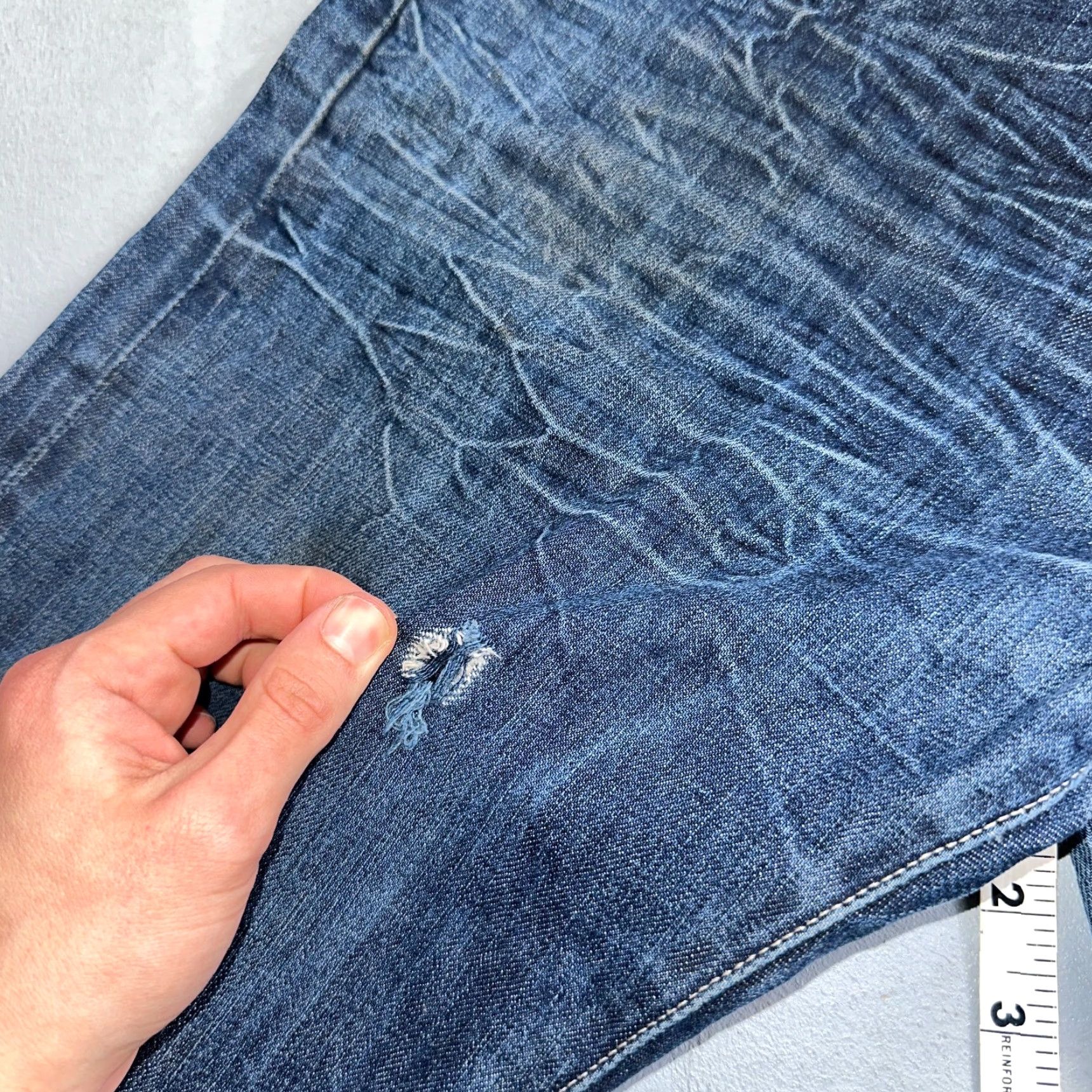 Levi's VINTAGE Levi's 501 Jeans Straight 90s Men 36x32 Blue Denim Cotton Button 32 Inseam VTG Wash Whiskers 501 Series Classic Mid Rise 36x32 Mens Size US 36 / EU 52 - 6 Thumbnail