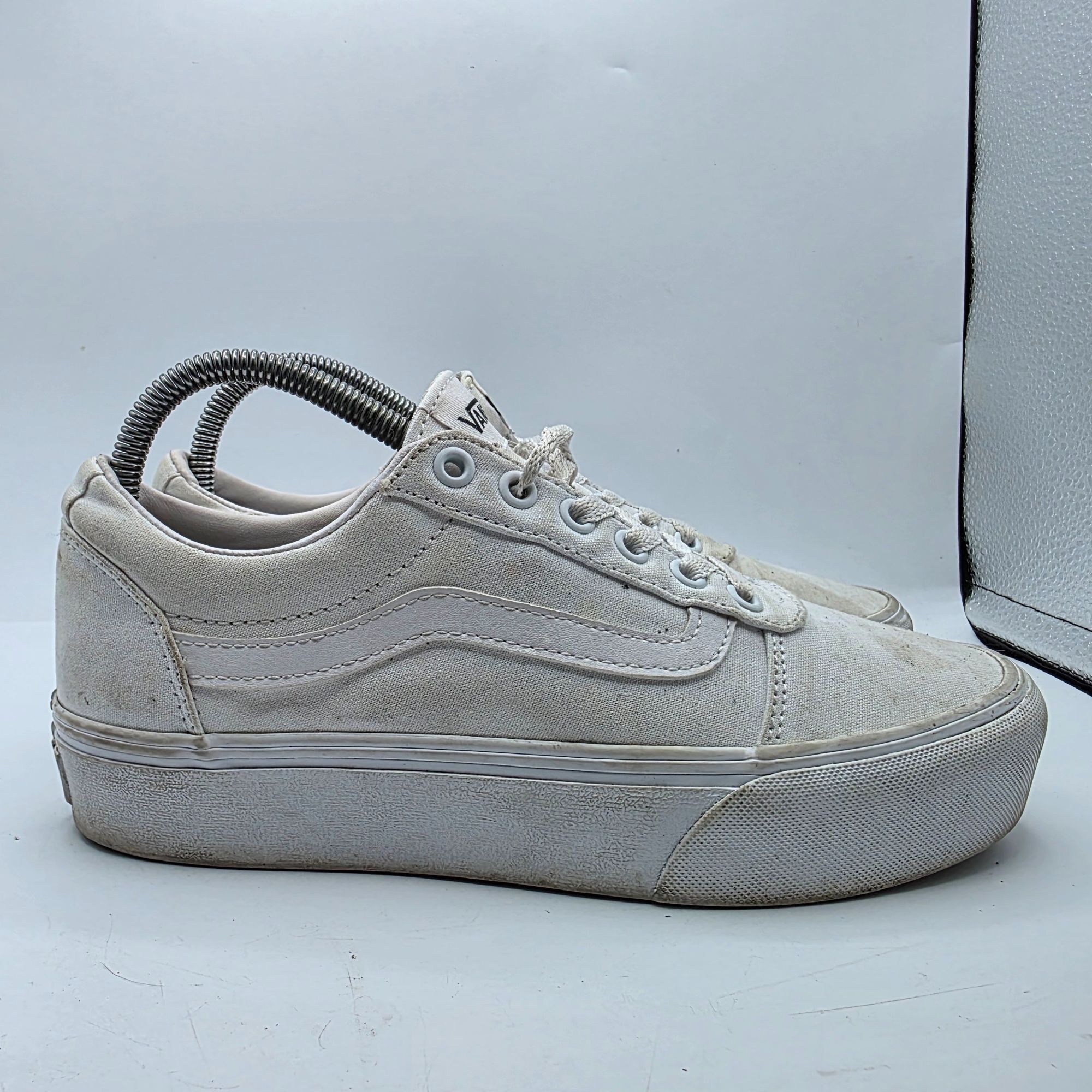 Vans Vans Old Skool Platform Womens Size 8 Triple White Athletic Size US 8 / IT 38 - 12 Thumbnail