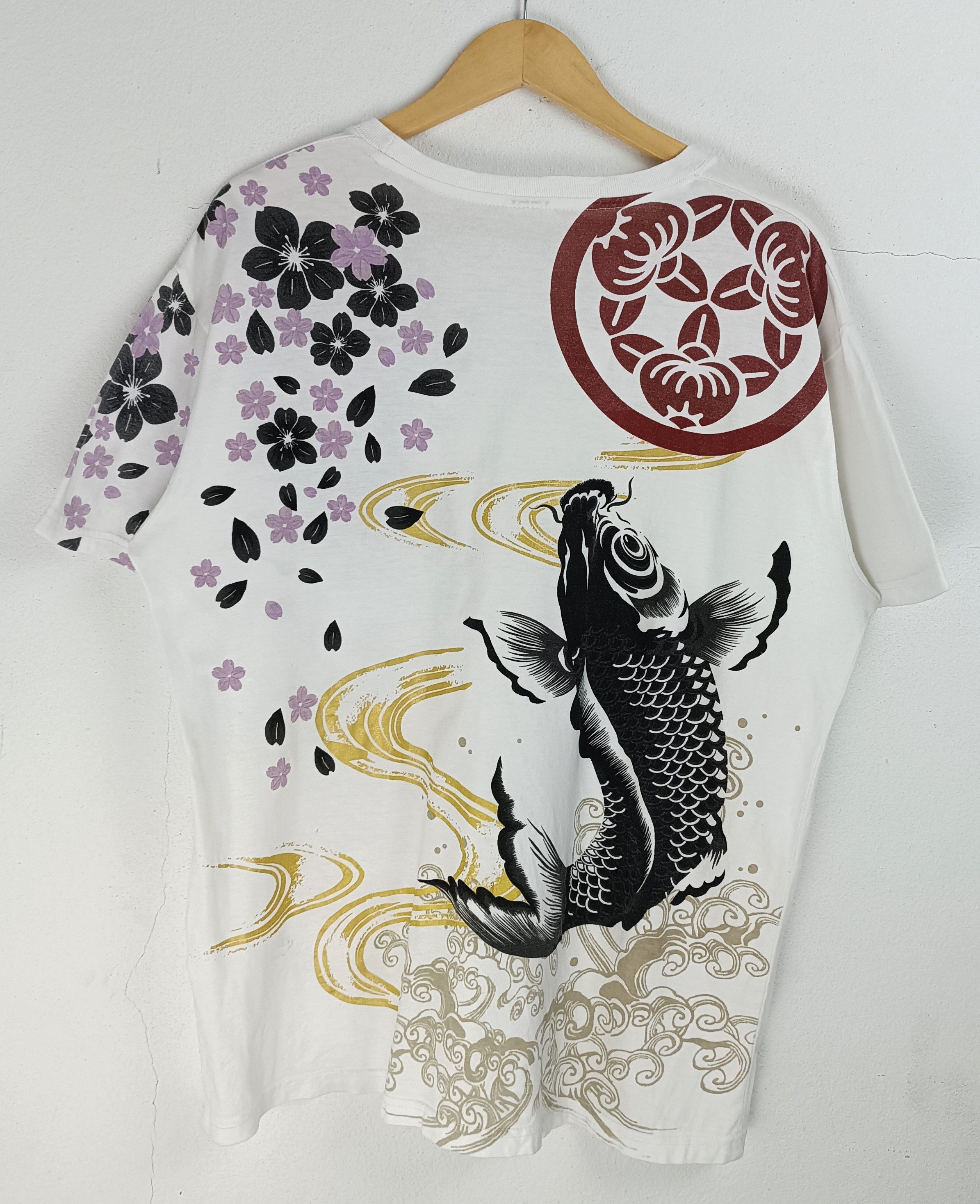 Japanese Brand VINTAGE KOI SUKAJAN FISH DRAGON JAPAN YAKUZA TATOO TEE Size US XL / EU 56 / 4 - 3 Thumbnail