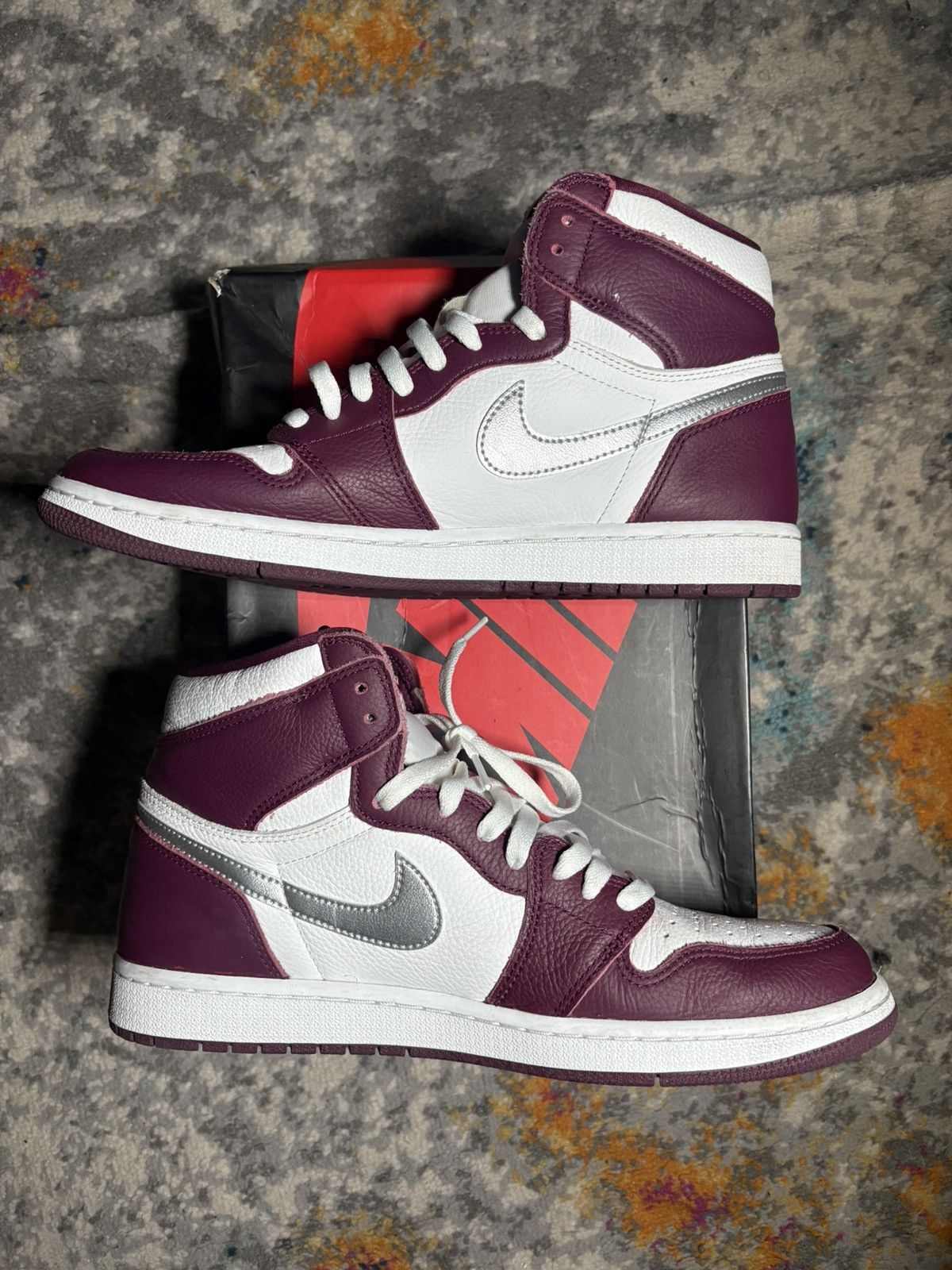 Jordan Brand Air Jordan Retro 1 Bordeaux size 11 Size US 11 / EU 44 - 2 Thumbnail