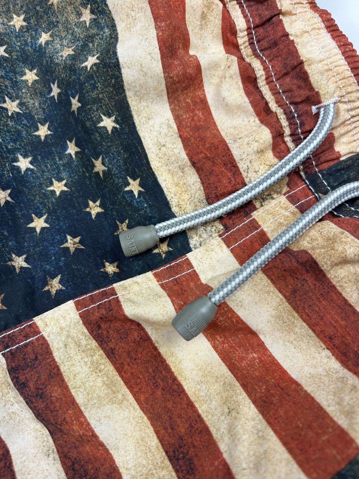 MC2 Saint Barth rare MC2 Saint Barth American flag beach shorts vintage Size US 36 / EU 52 - 9 Thumbnail