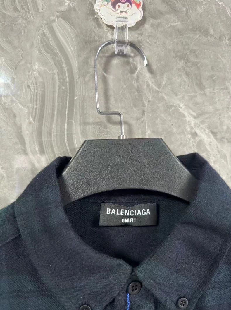 Balenciaga Balenciaga BB Crown Buckle Embroidered Shirt Knit Blouse Size US L / EU 52-54 / 3 - 2 Thumbnail