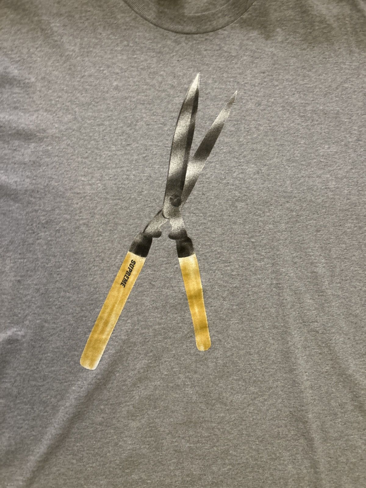Supreme Supreme Hank Reavis Shears T shirt Size US XL / EU 56 / 4 - 2 Thumbnail
