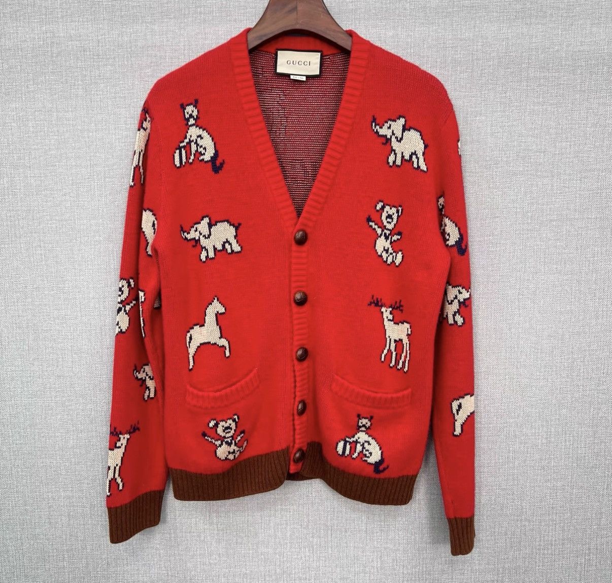 Gucci Gucci Red V-Neck Animal Letter Logo Knit Cardigan Size US S / EU 44-46 / 1 - 1 Thumbnail