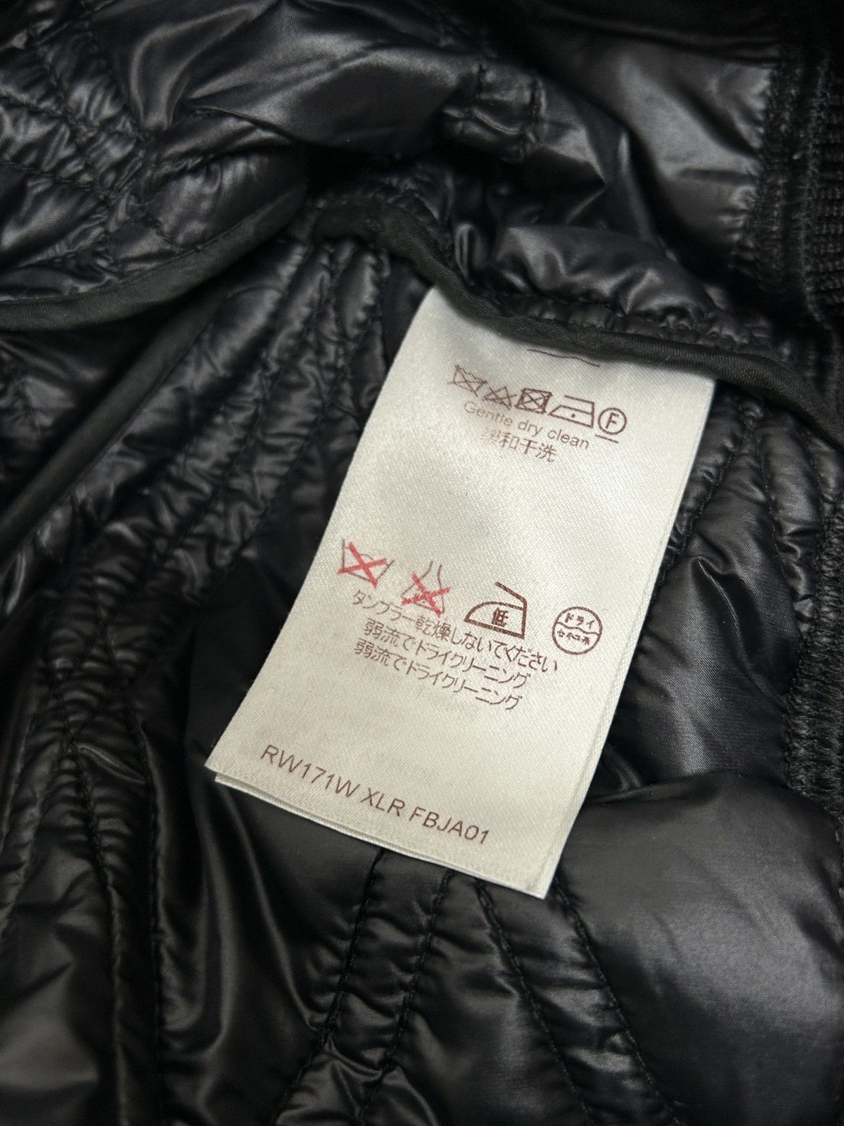 Louis Vuitton Louis Vuitton FW17 Ribbed Waist Quilted Jacket Black 40 Size S / US 4 / IT 40 - 11 Thumbnail