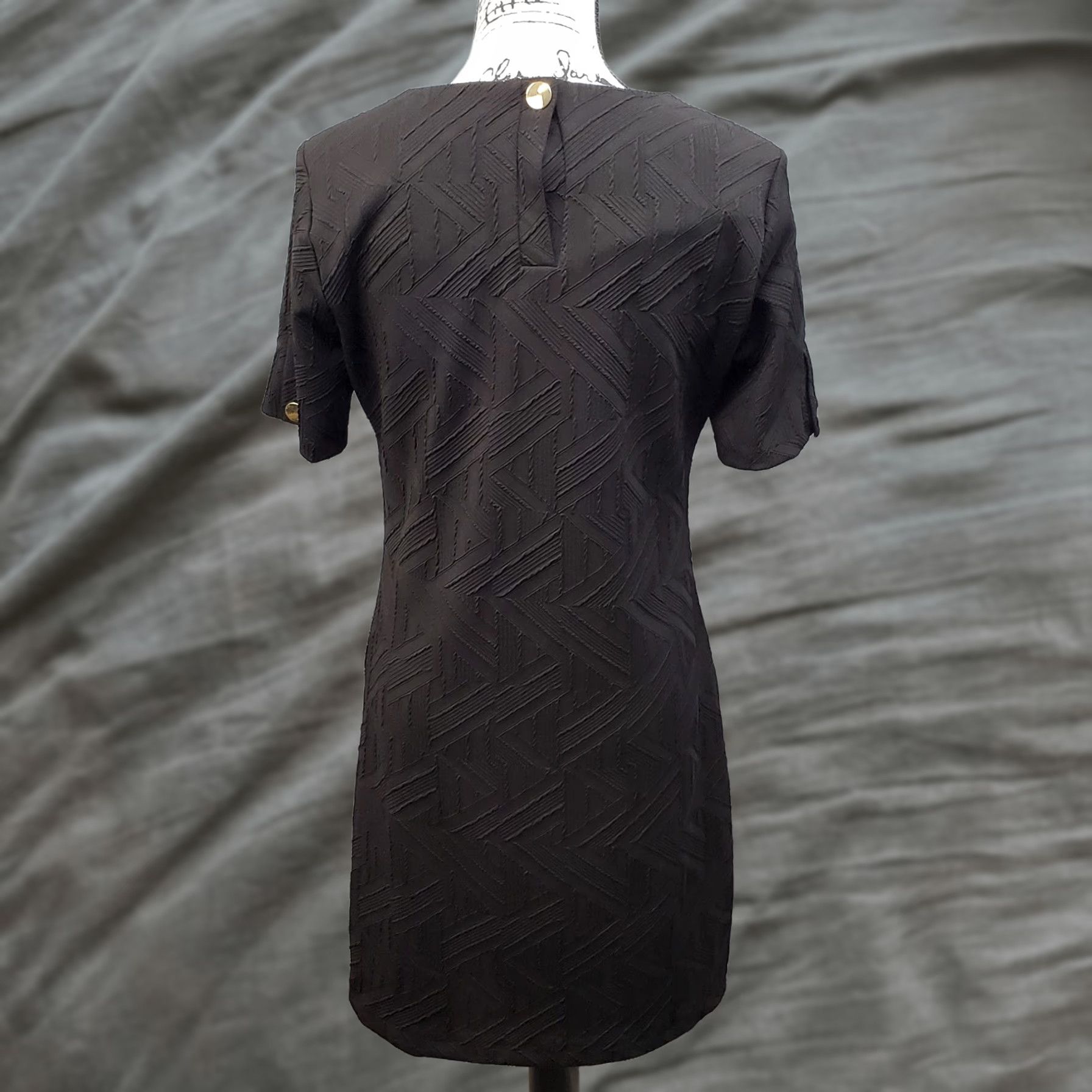 Tommy Hilfiger Tommy Hilfiger Sheath Dress Womens Size 8 Black Textured Knit Gold Snap Sleeve Dress Size M / US 6-8 / IT 42-44 - 1 Thumbnail