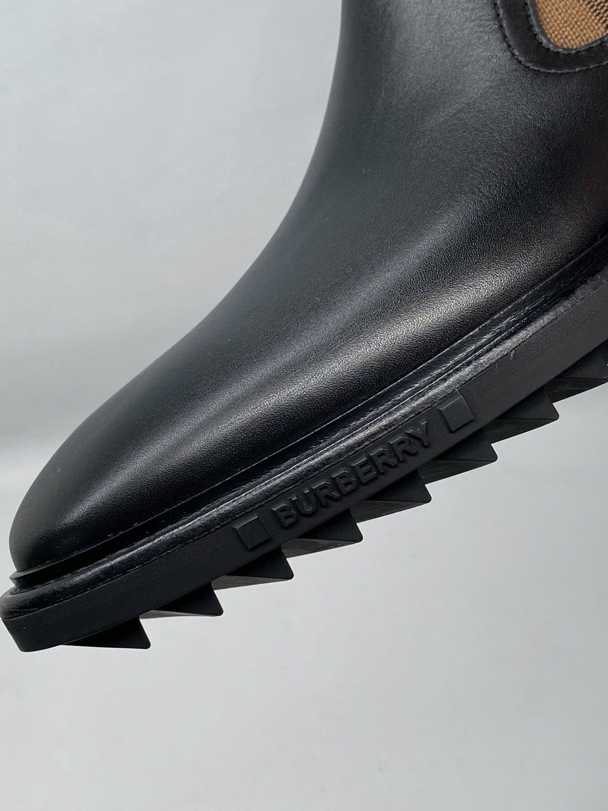 Burberry Burberry Men's Allostock Chelsea Boots size 40/us size 7 Size US 7 / EU 40 - 11 Thumbnail