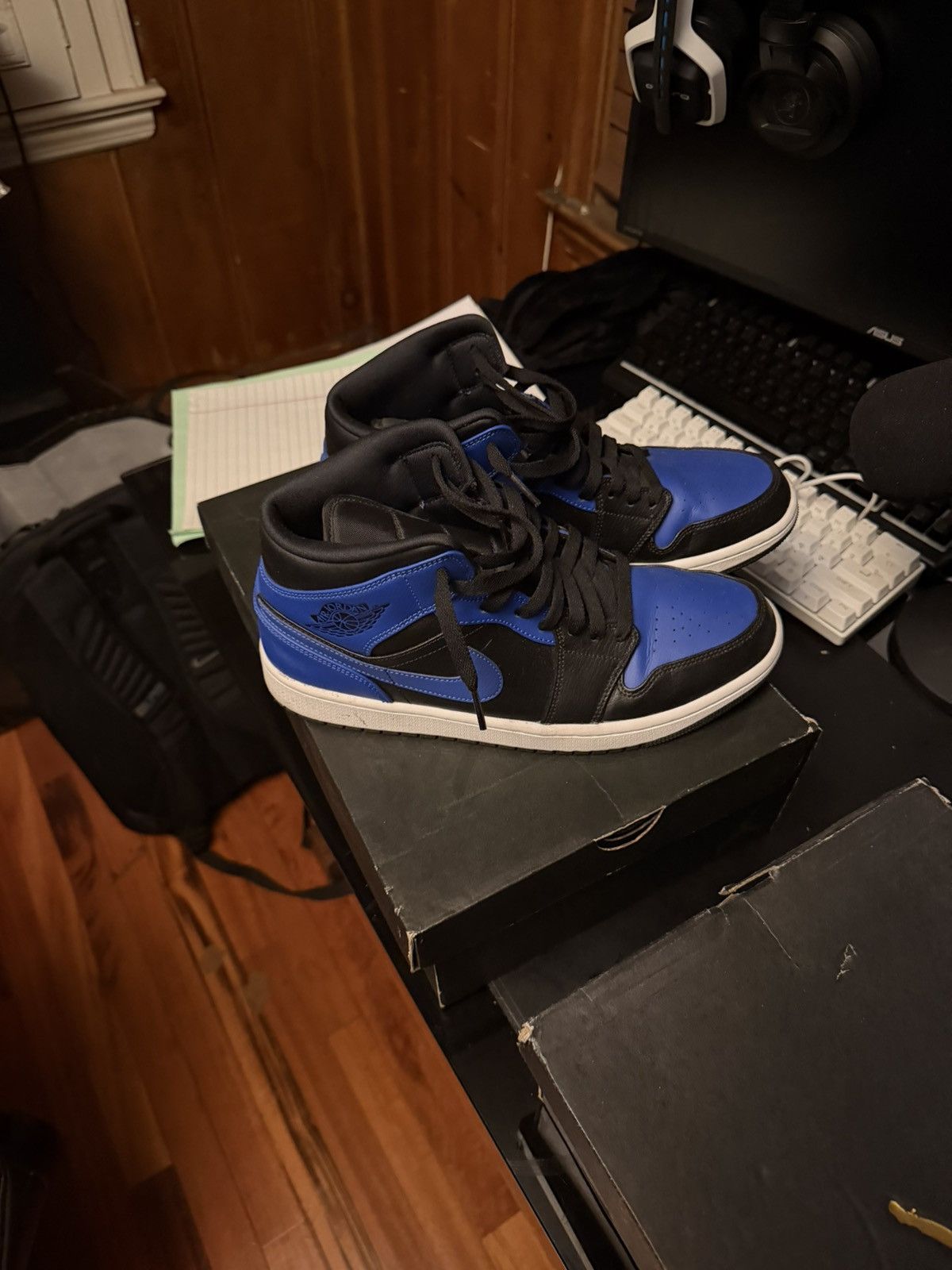 Nike Jordan 1 mid Size US 9.5 / EU 42-43 - 4 Thumbnail