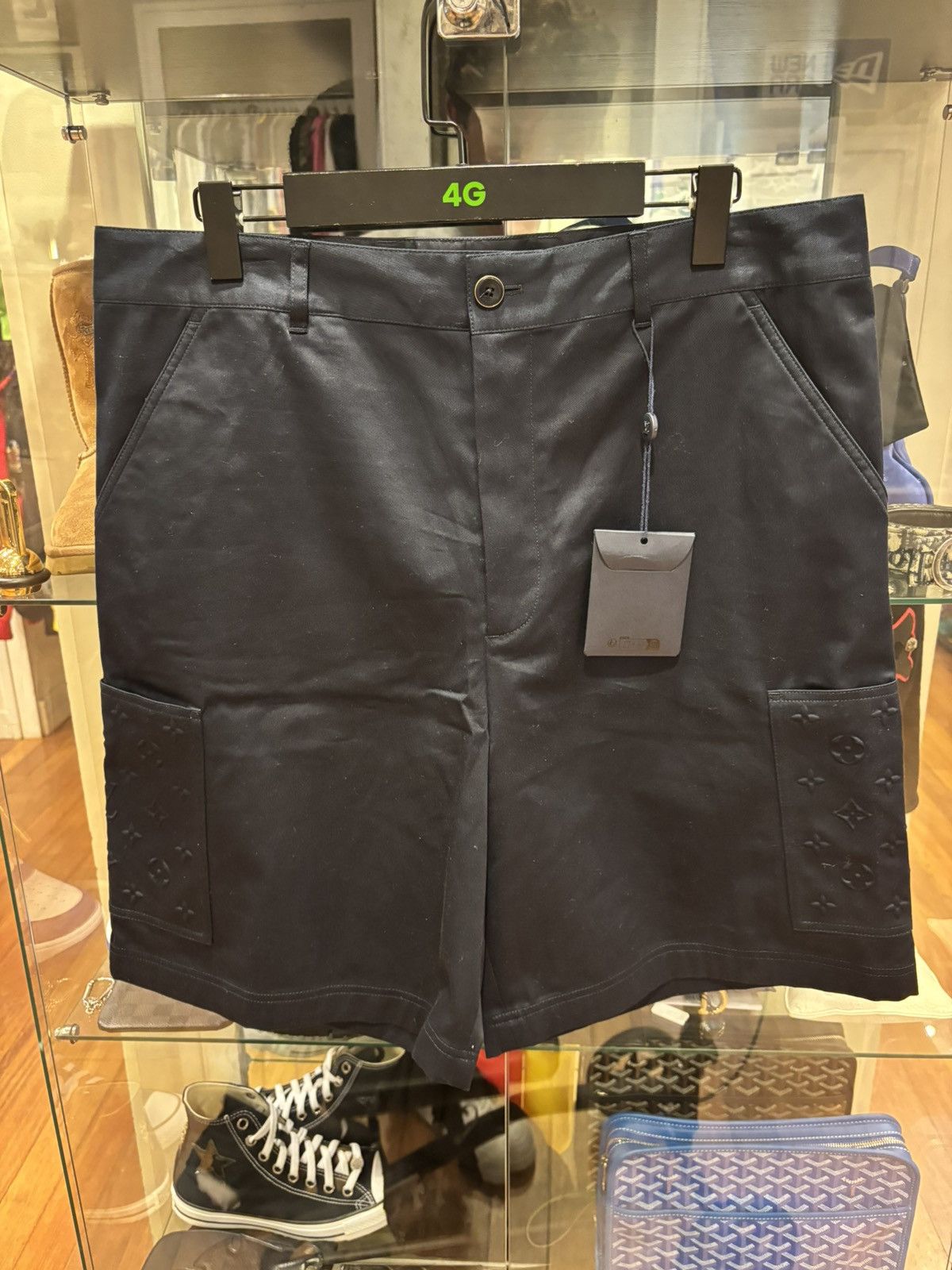 Louis Vuitton Louis Vuitton Embossed Cargo Short Size US 34 / EU 50 - 1 Thumbnail