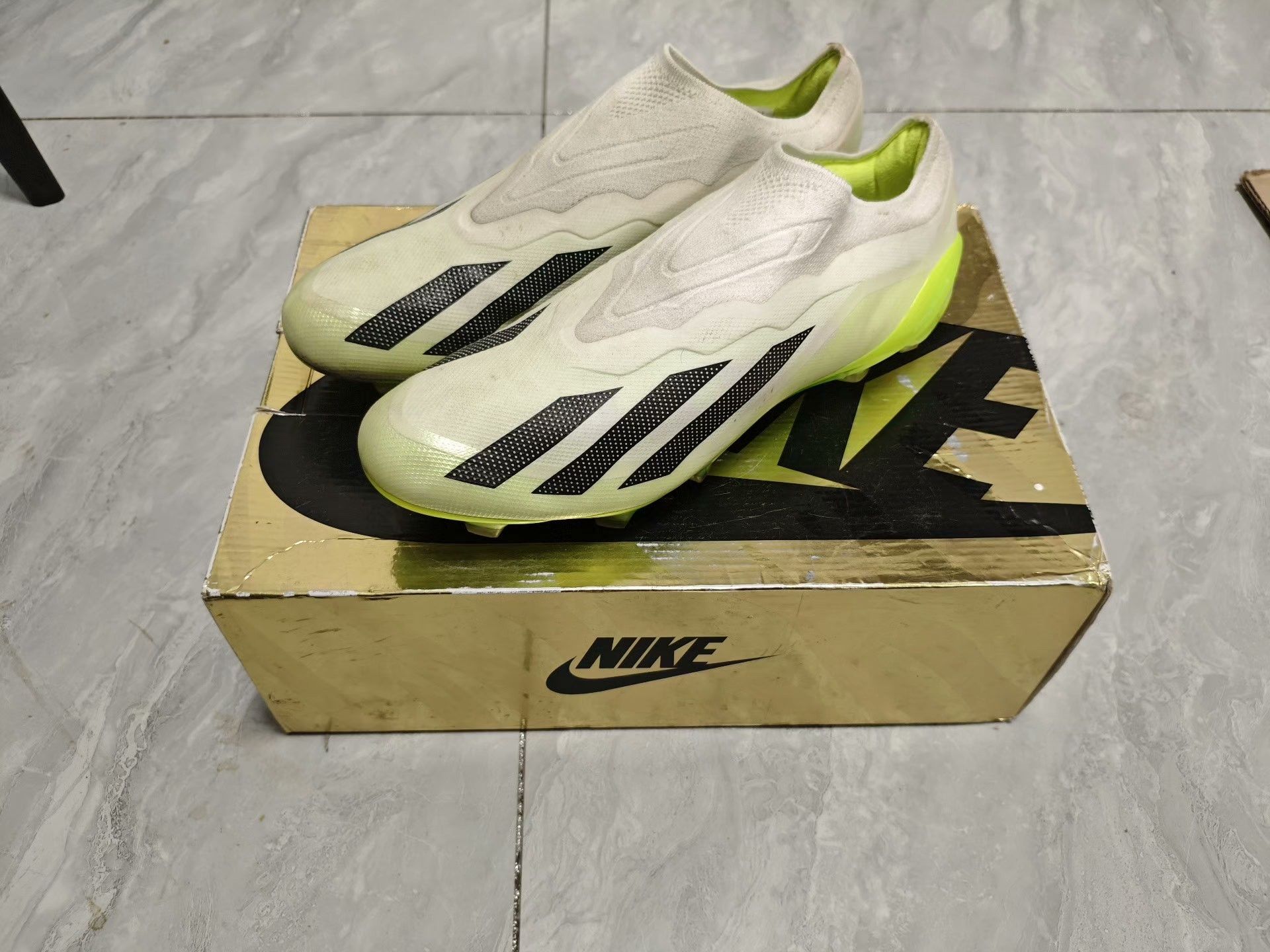 Adidas Adidas Yellow Lowtop Sneakers 11 Men Size US 11 / EU 44 - 1 Thumbnail