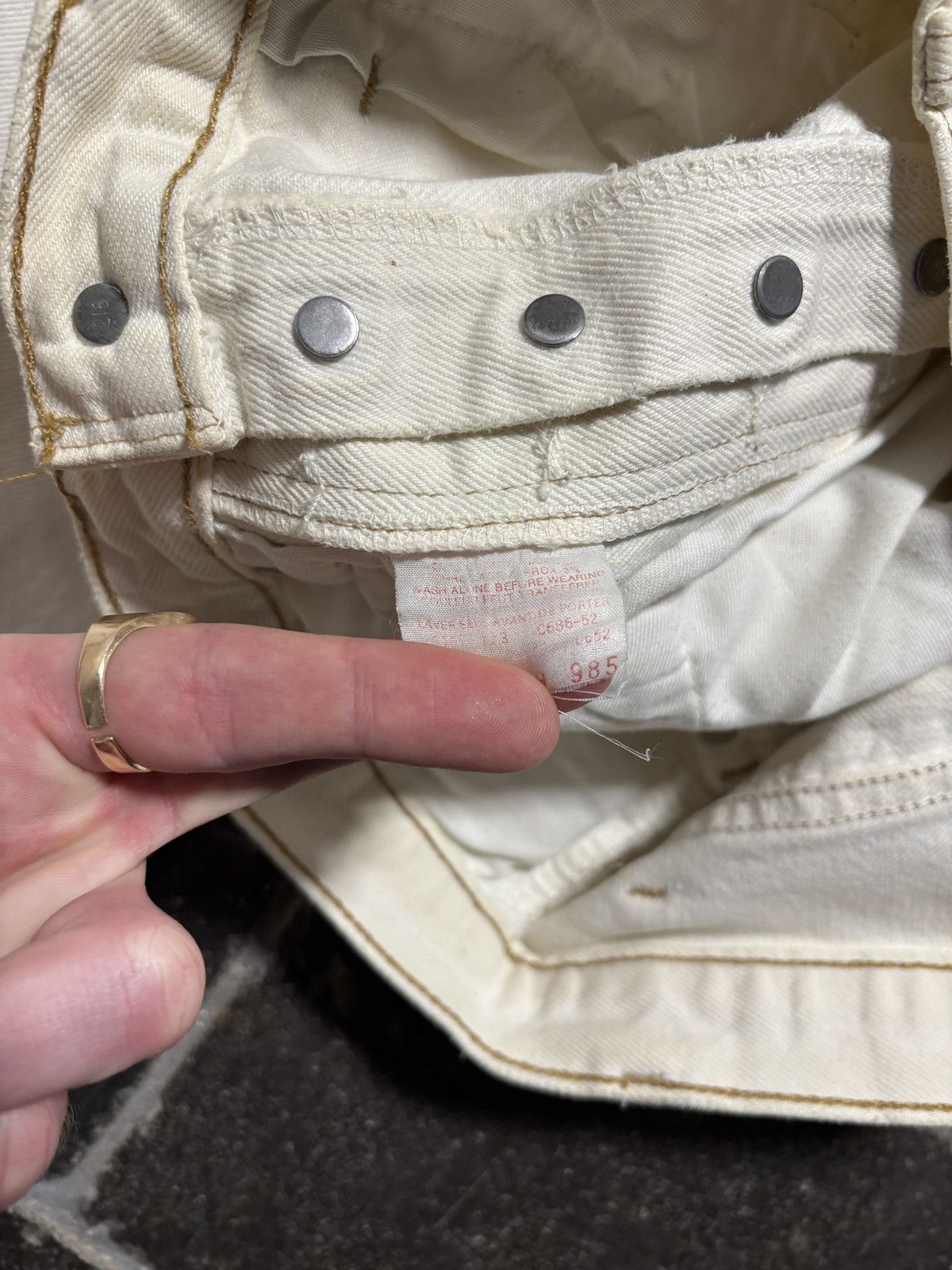 Levi's 1990s Levi’s Jeans Vintage Levi’s Natural Denim Canada 90s Size US 30 / EU 46 - 4 Thumbnail