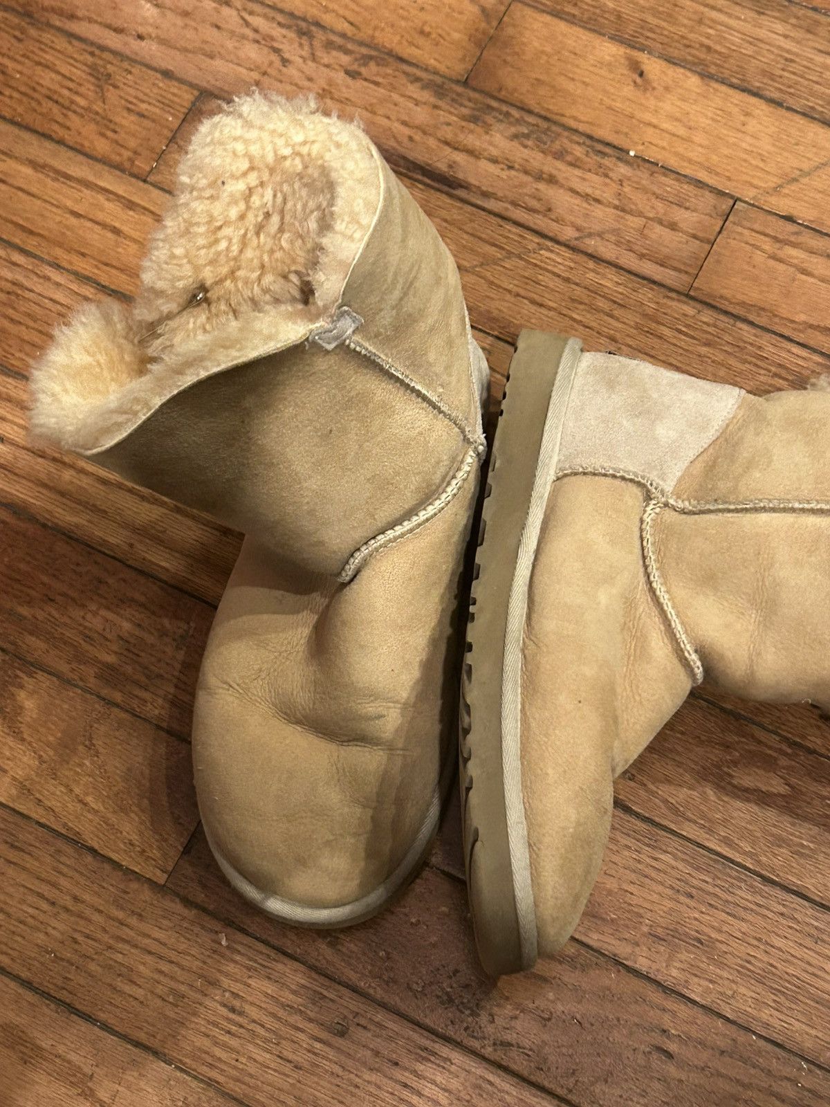 Ugg UGG Women's Bailey Button Size US 7 / IT 37 - 4 Thumbnail