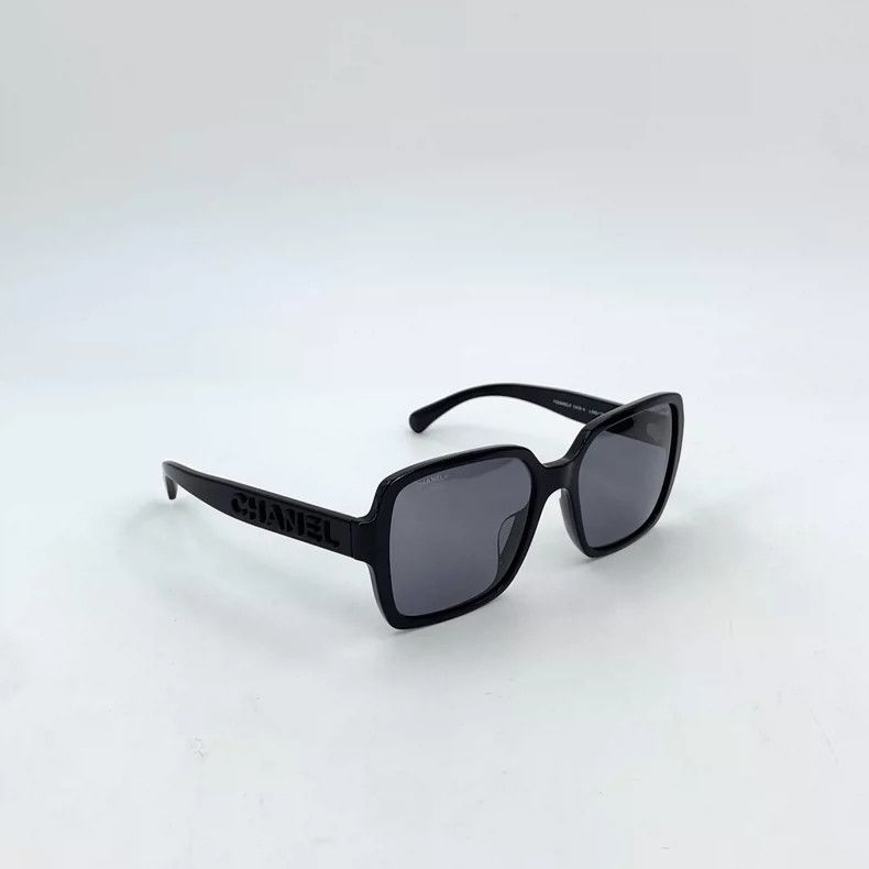 Chanel Chanel Black logo letter square frame sunglasses Nextarrow Size ONE SIZE - 2 Thumbnail