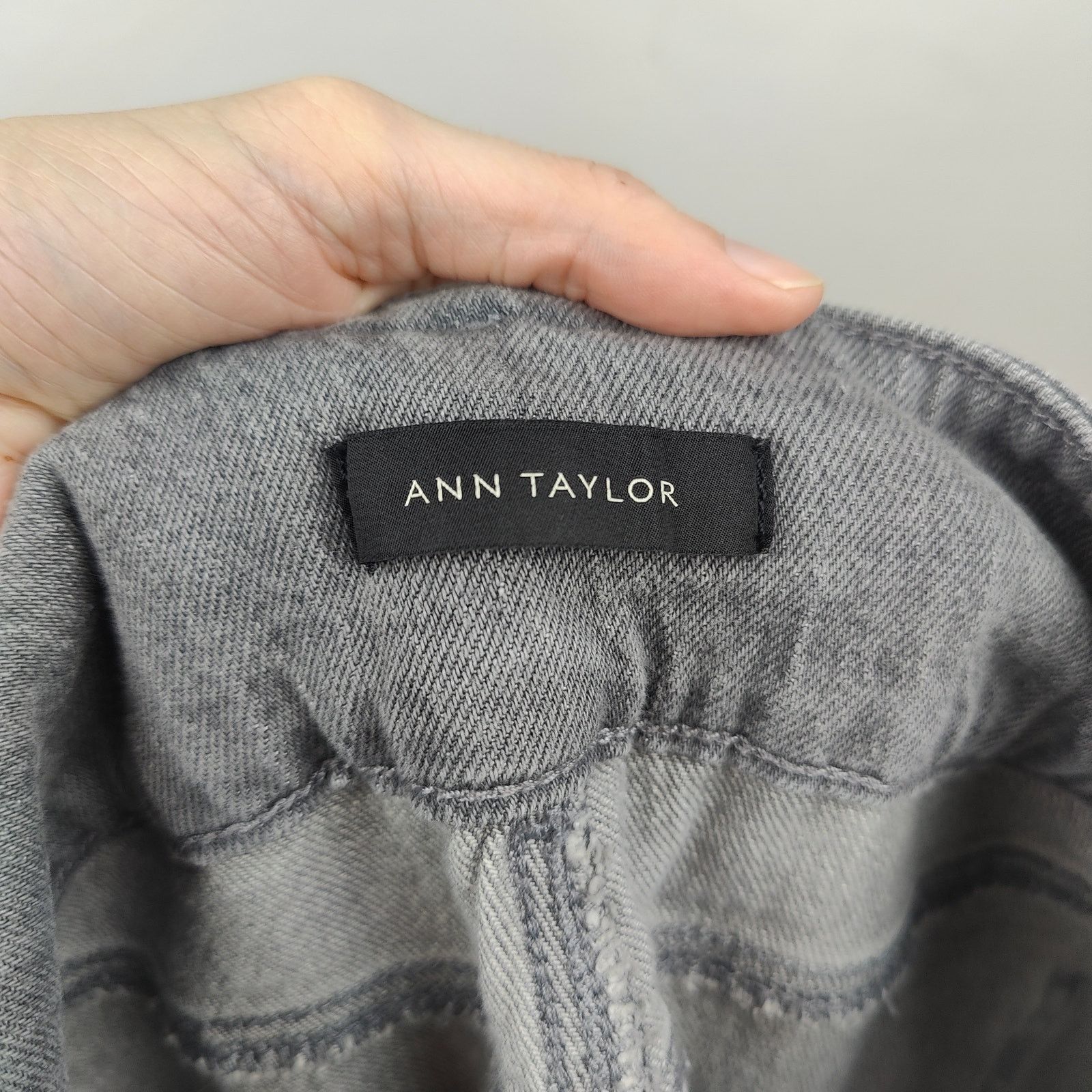 Ann Taylor Ann Taylor The Straight Crop Jeans Womens 10 Gray Size 32" / US 10 / IT 46 - 7 Thumbnail