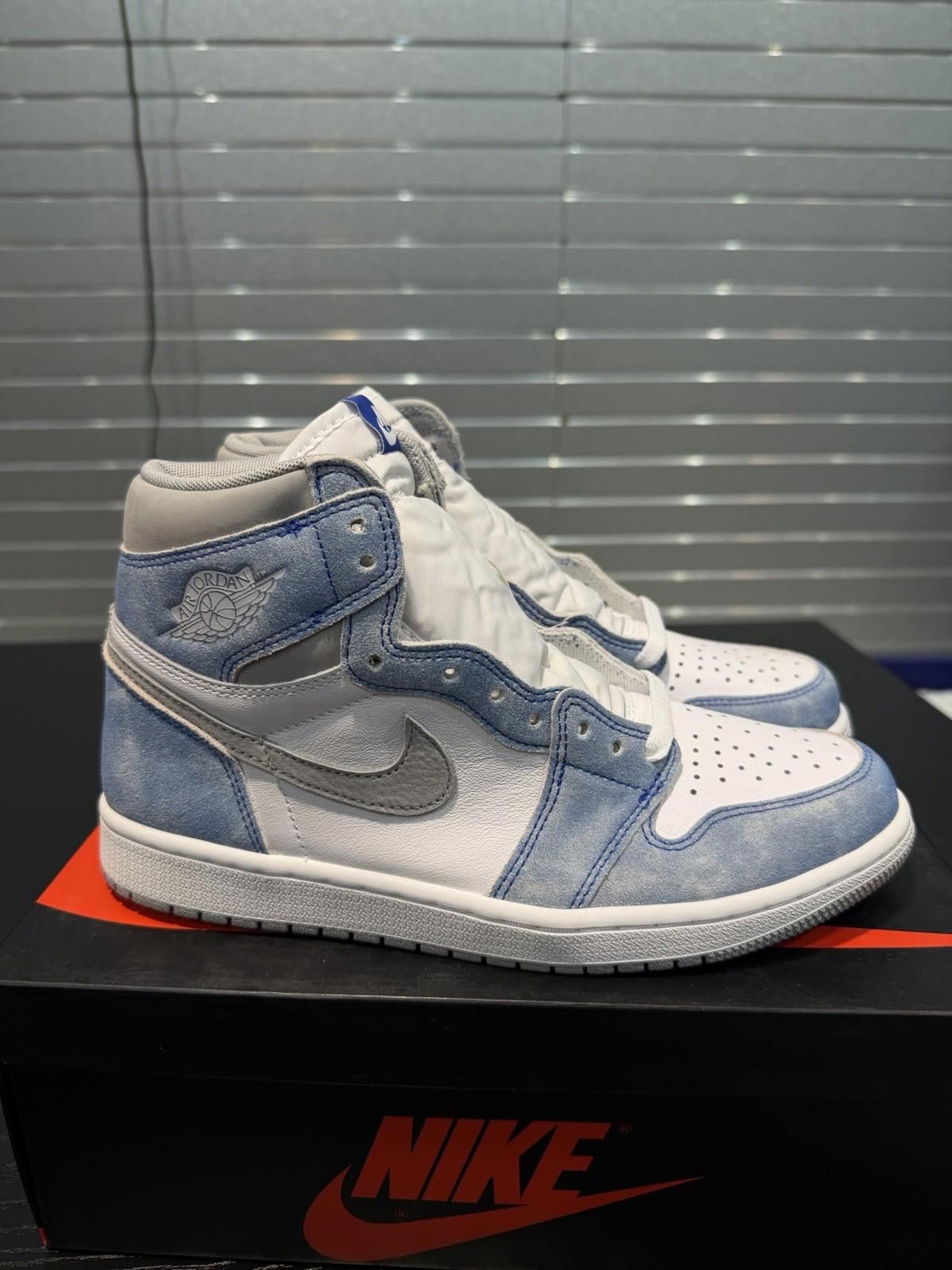 Jordan Brand Jordan 1 Retro High OG Hyper Royal White/Blue Suede Size 9 Size US 9 / EU 42 - 2 Thumbnail
