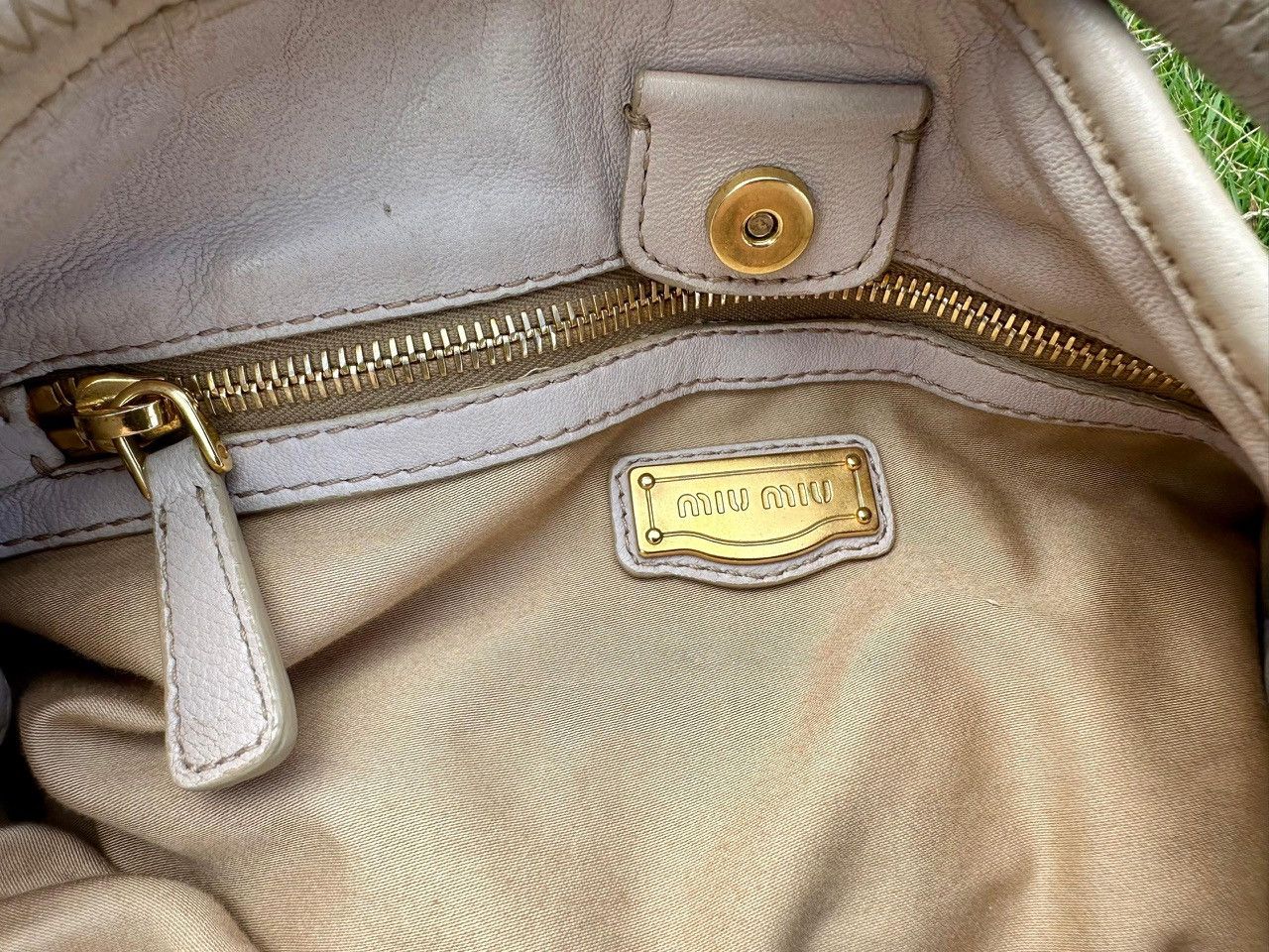 Miu Miu Authentic Miu Miu Quilted Chevron Leather Hobo Bag Size ONE SIZE - 9 Thumbnail