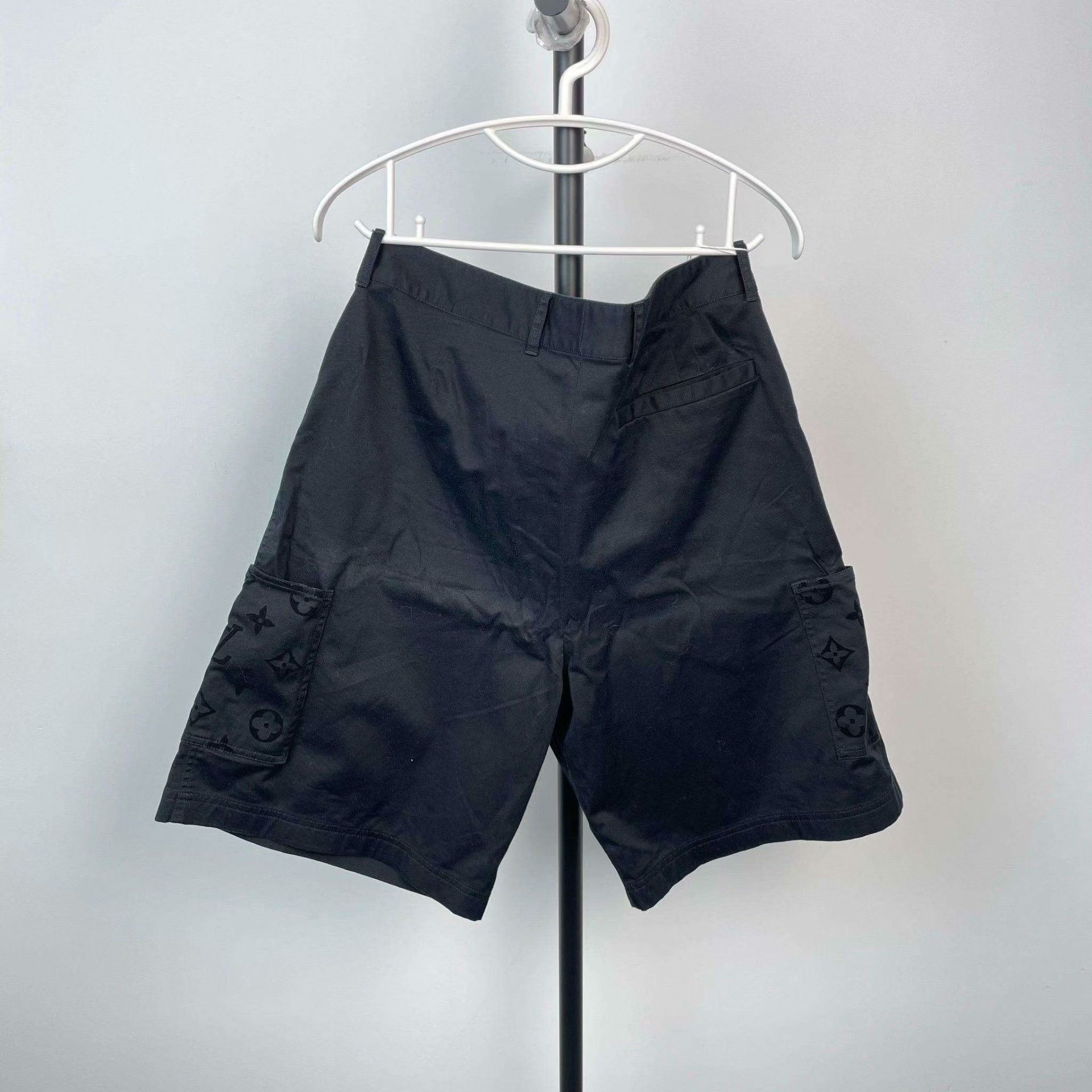 Louis Vuitton Louis Vuitton Cotton Black Shorts S Men Size US 30 / EU 46 - 1 Thumbnail