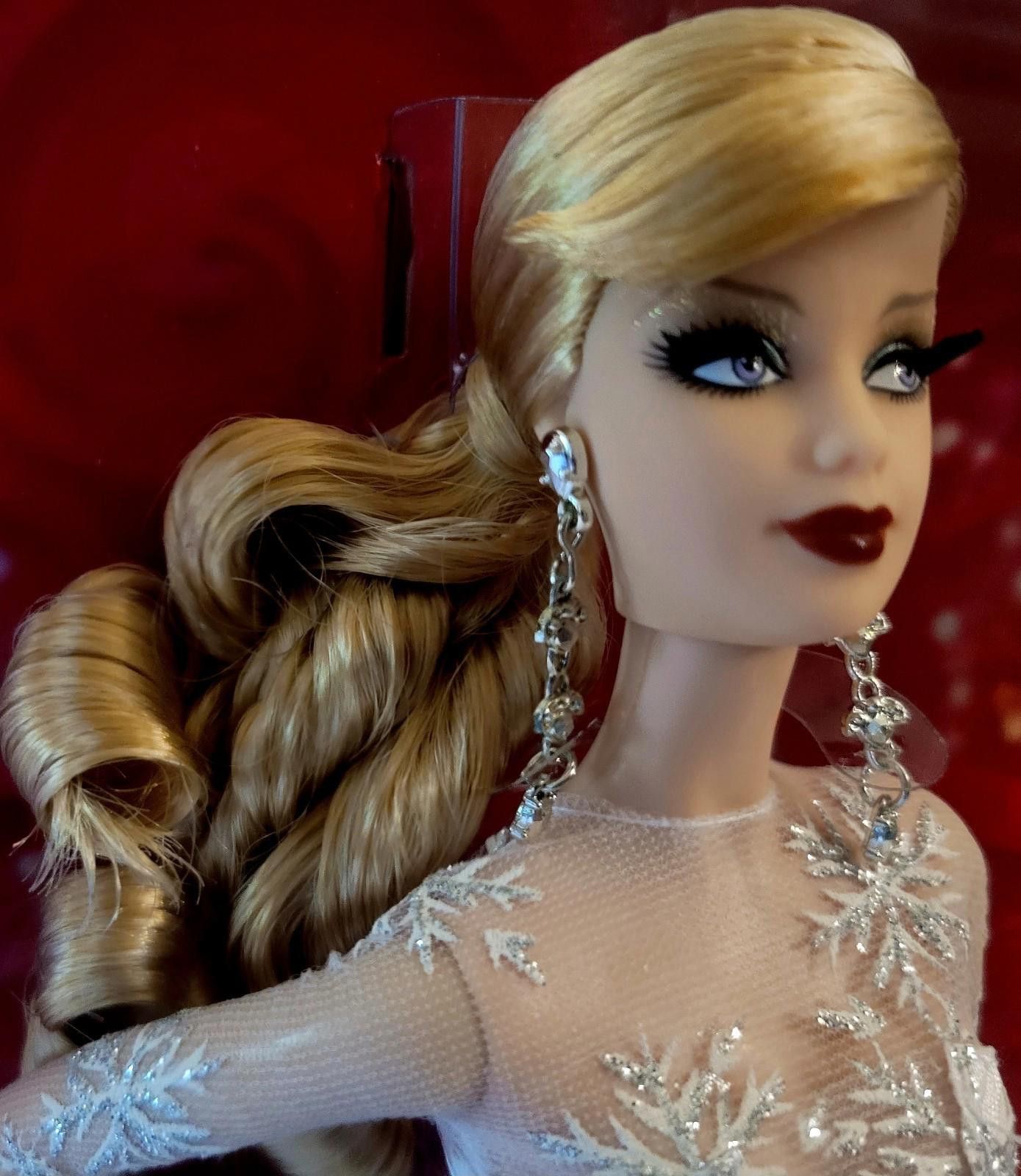 Designer 2008 Holiday Barbie Celebrating 20 Years Of Holidays Size ONE SIZE - 8 Thumbnail