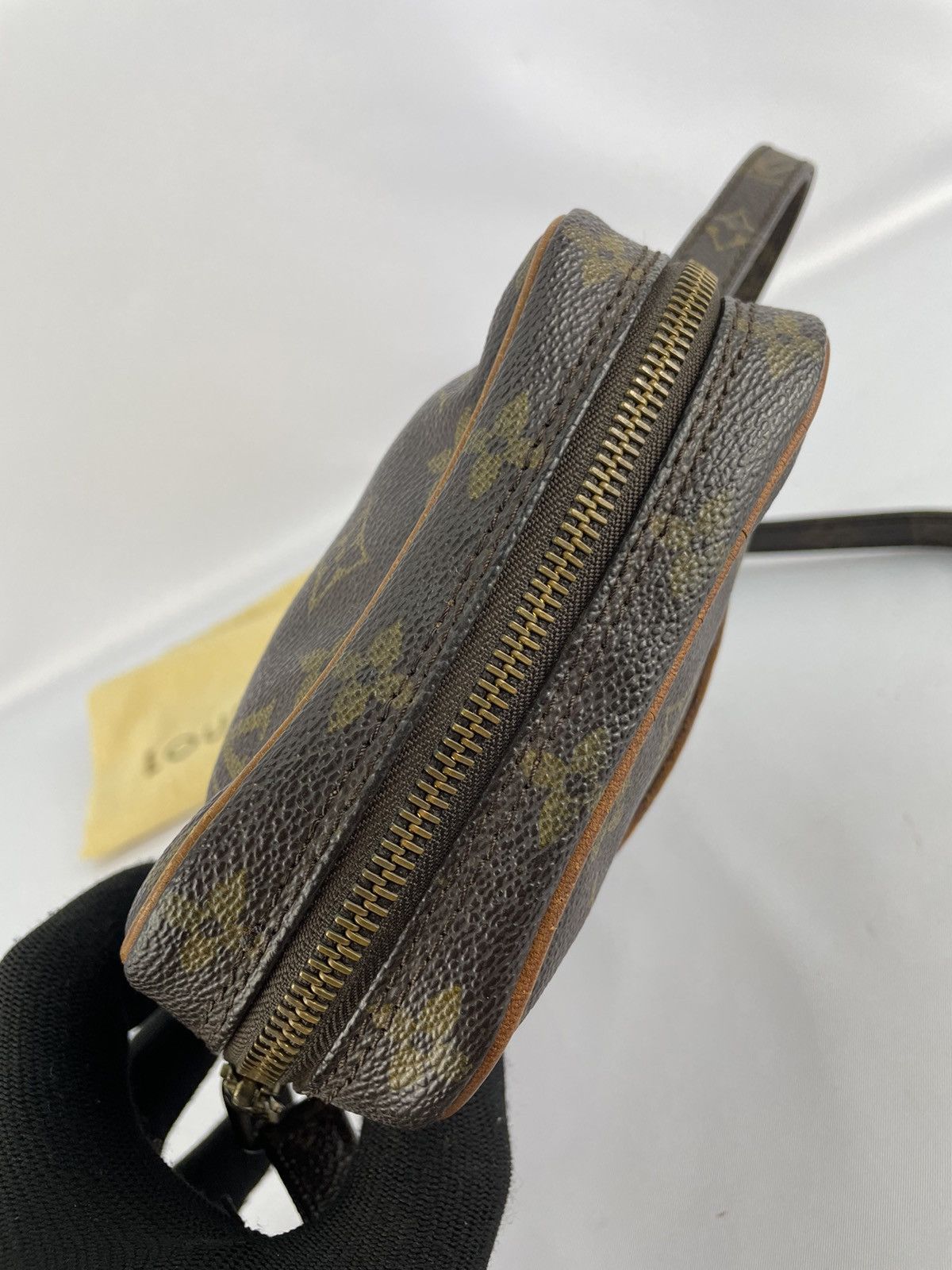 Louis Vuitton Authentic Louis Vuitton Danube Crossboday bag monogram Size ONE SIZE - 11 Thumbnail