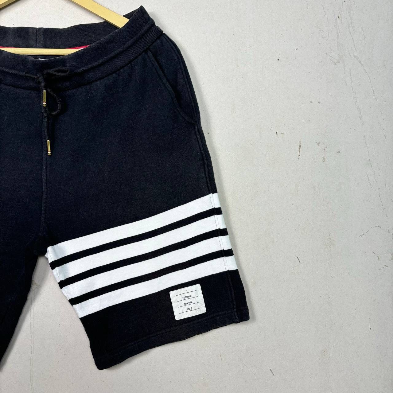 Thom Browne Thom Browne 4-Bar Stripe Loopback Sweat Shorts Black Size 3 Size US 30 / EU 46 - 4 Thumbnail