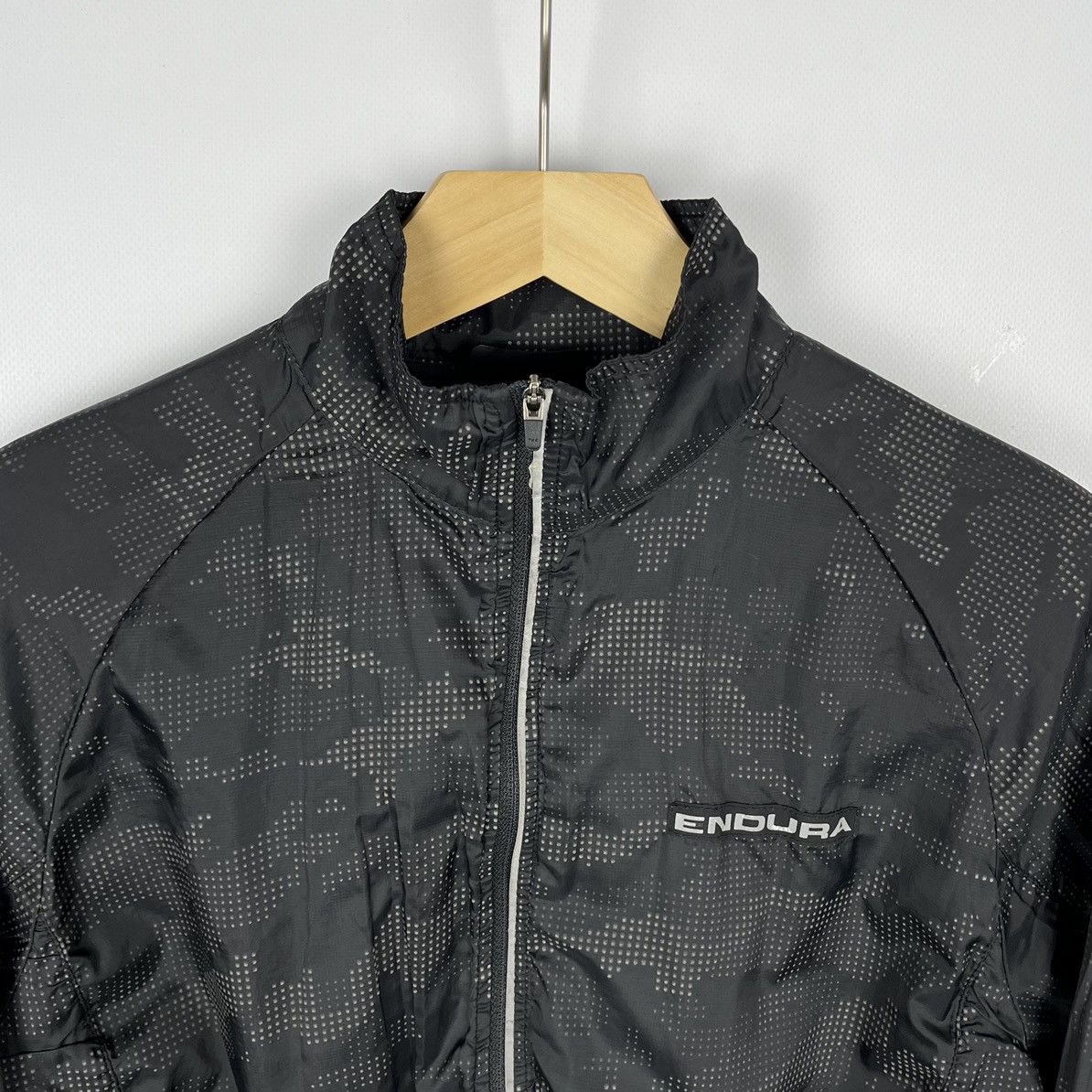 Sports Specialties Endura Full Zip Cycling Jacket Size S Reflective Full Zip Size US S / EU 44-46 / 1 - 6 Thumbnail