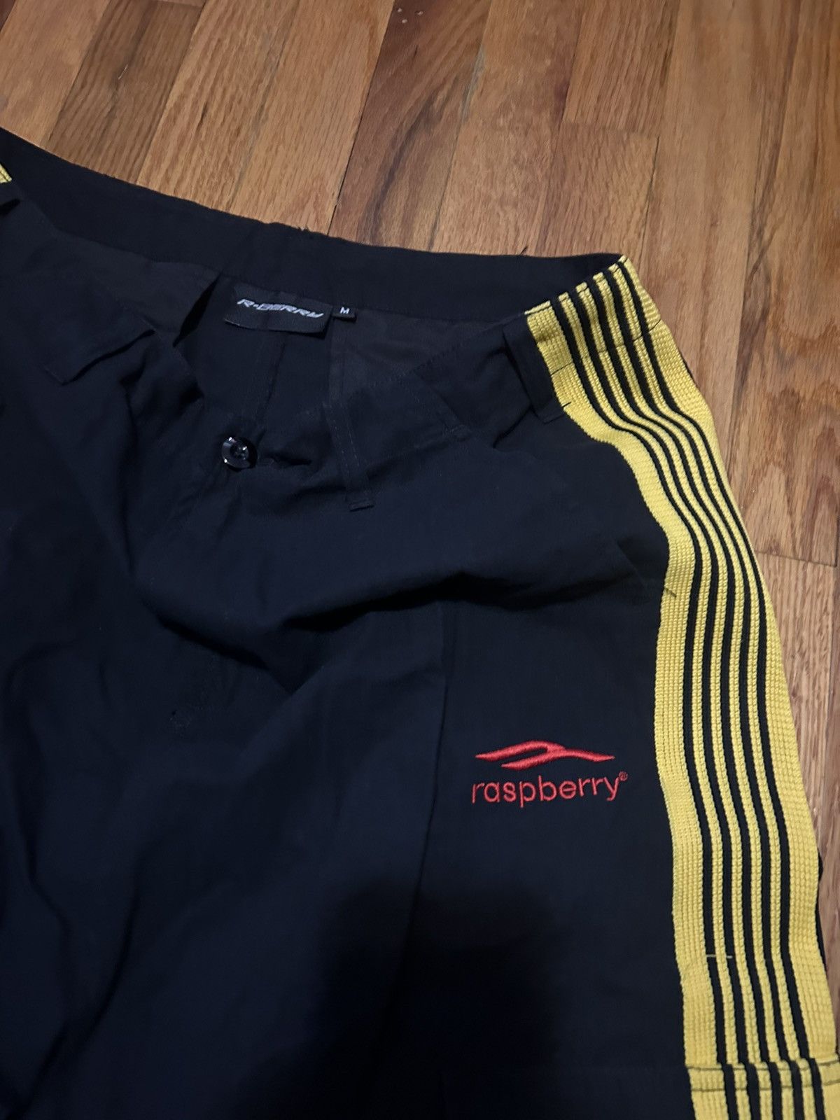 The GV Gallery Raspberry Convertible Cargo Pants Size US 34 / EU 50 - 2 Thumbnail