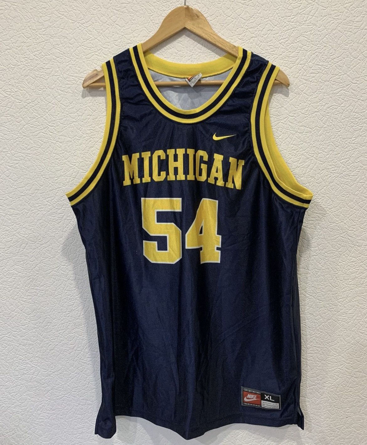 Nike MICHIGAN NIKE BASKETBALL JERSEY 54 90’s NBA Size US XL / EU 56 / 4 - 1 Thumbnail