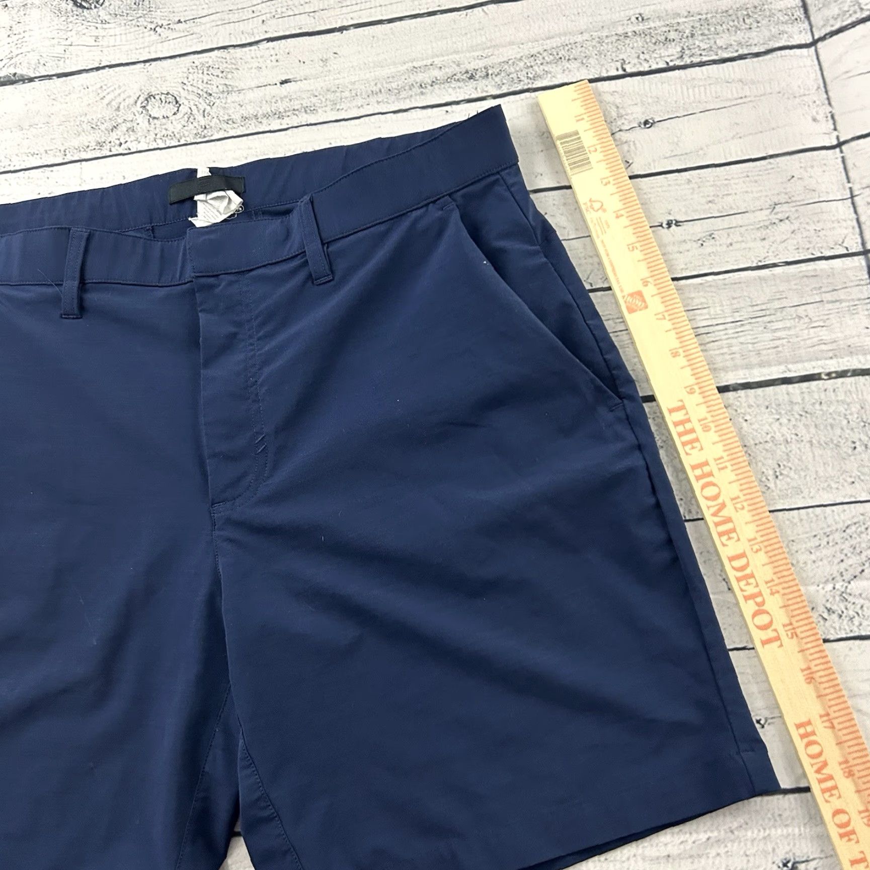 Fabletics Fabletics Casual Flat Front Shorts Men L Blue 7" Chino Flat Front Inseam 7 in Casual Shorts Mens Blue 7" Size US 33 - 3 Thumbnail