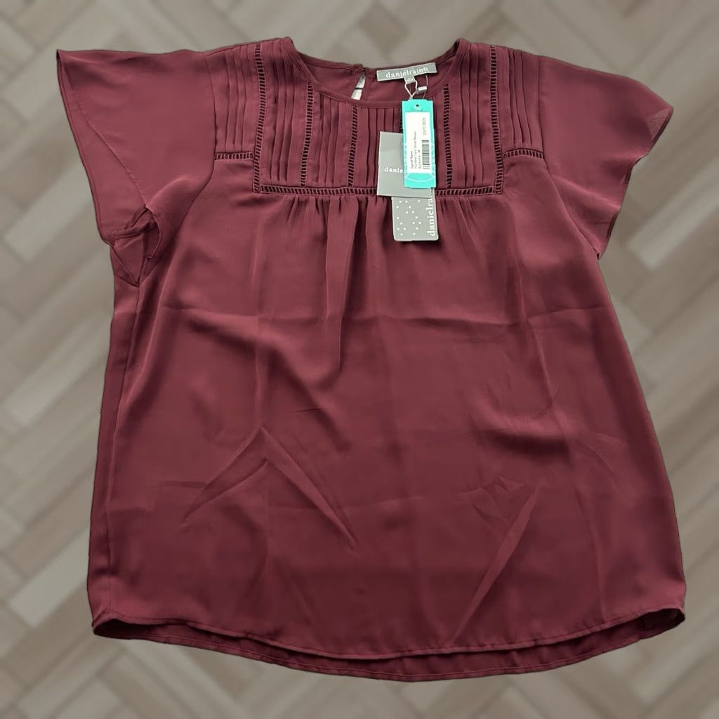 Vintage Daniel Rainn Blouse Portland Lace Detail Burgundy Women's M Red Shirt, Adult Medium, VINTAGE? (No, not vintage) Size M / US 6-8 / IT 42-44 - 1 Thumbnail