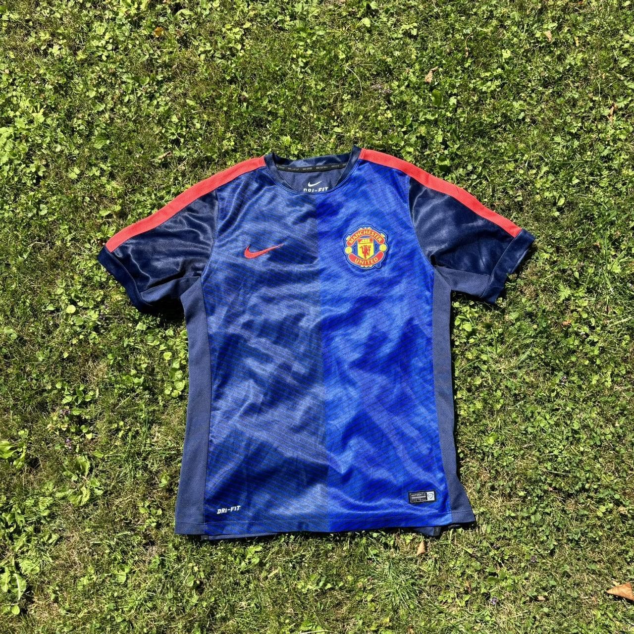 Nike × Vintage Nike Manchester United jersey Size US M / EU 48-50 / 2 - 1 Thumbnail
