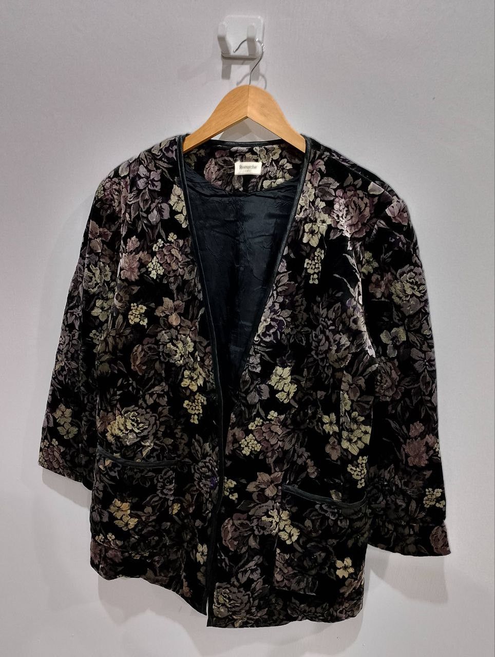 Le Grande Bleu (L.G.B.) Vintage ROMACHE Velvet Floral Embroidered Coat Jacket Size M / US 6-8 / IT 42-44 - 3 Thumbnail