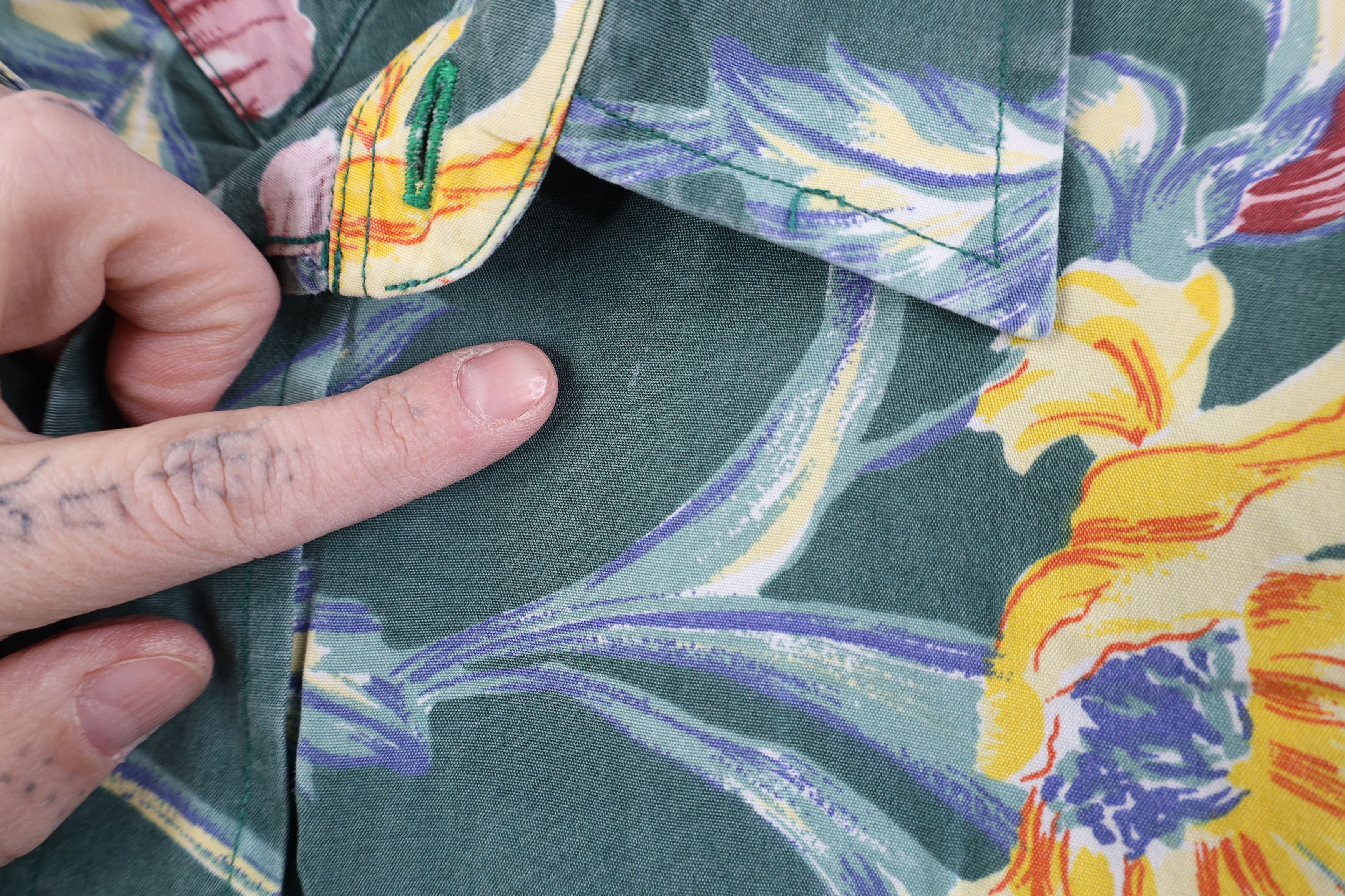 Tommy Hilfiger Vintage 90s Tommy Hilfiger Gabardine Flower Button Shirt Size US L / EU 52-54 / 3 - 4 Thumbnail