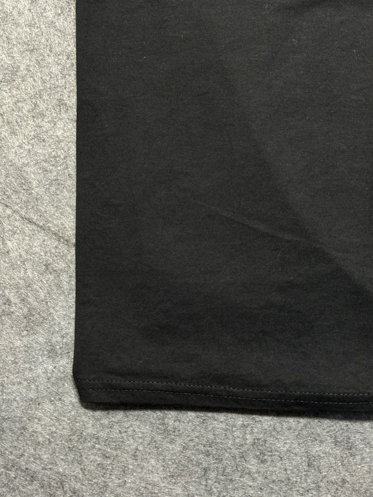 Vintage Vintage 90s black crewneck T-shirt a front pocket. Size US M / EU 48-50 / 2 - 8 Thumbnail