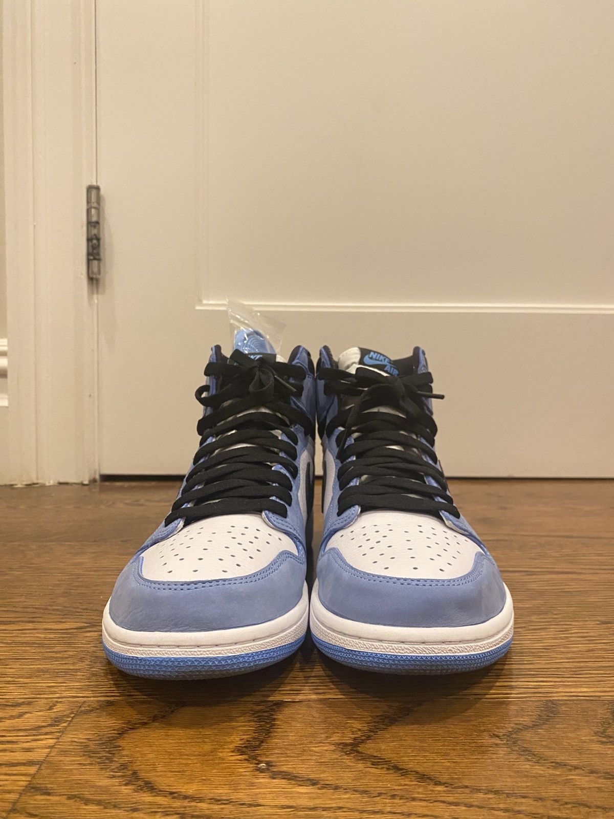 Jordan Brand Jordan 1 Retro High OG ‘University Blue’ Size US 10.5 / EU 43-44 - 3 Thumbnail