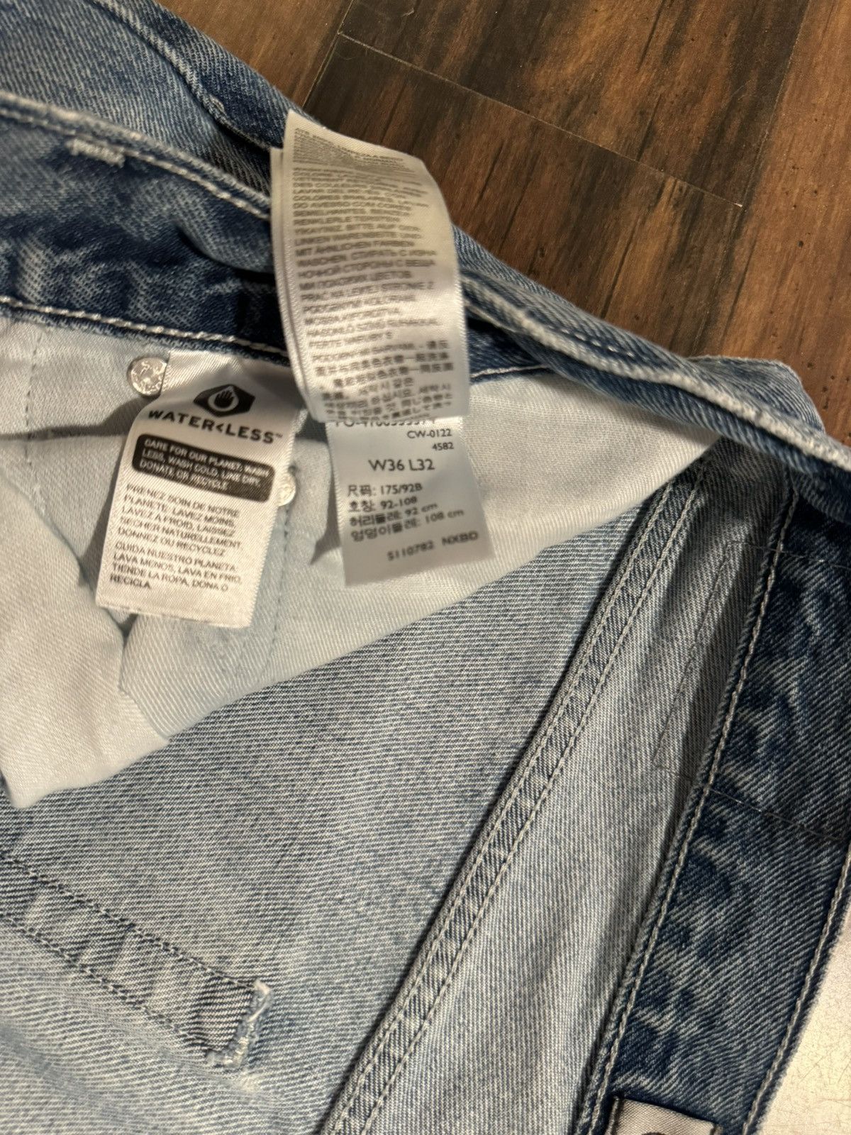 Levi's × Vintage Vintage/Y2K Light Blue Levi Silver Tab Straight jeans Size US 36 / EU 52 - 9 Thumbnail