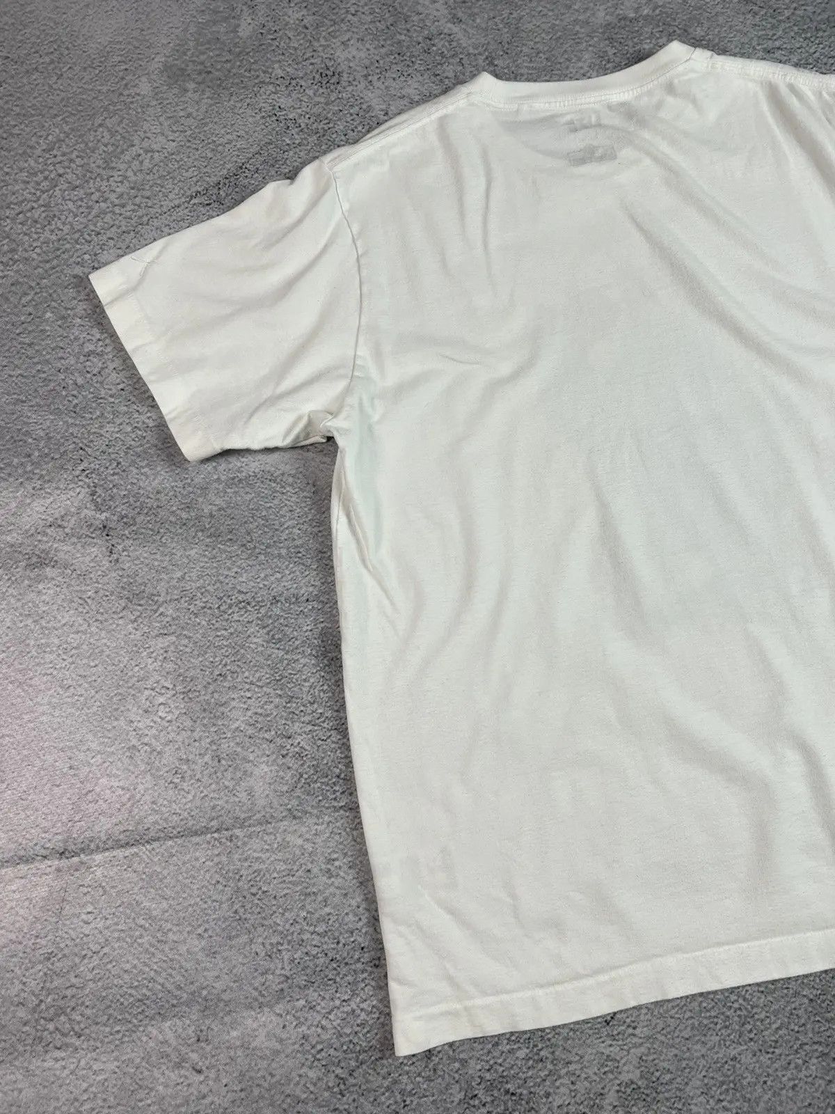 Japanese Brand × Kaws × Uniqlo Uniqlo x Kaws art tee Size US XL / EU 56 / 4 - 5 Thumbnail
