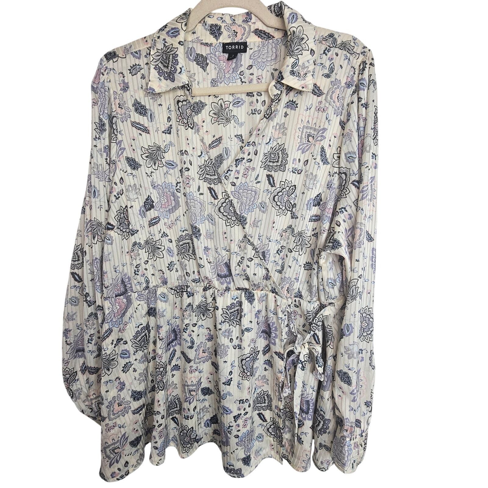 Corridor Torrid Blouse Women 2X Floral Stripe Satin Collared Surplice Size XXL / US 16-18 / IT 52-54 - 1 Thumbnail